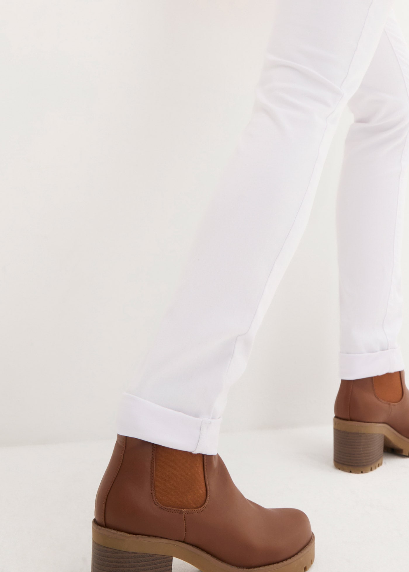 bonprix Straight-Jeans »Straight Jeans Mid Waist, Stretch« Regular Fit, mit Aufschlag, im Five-Pocket-Style