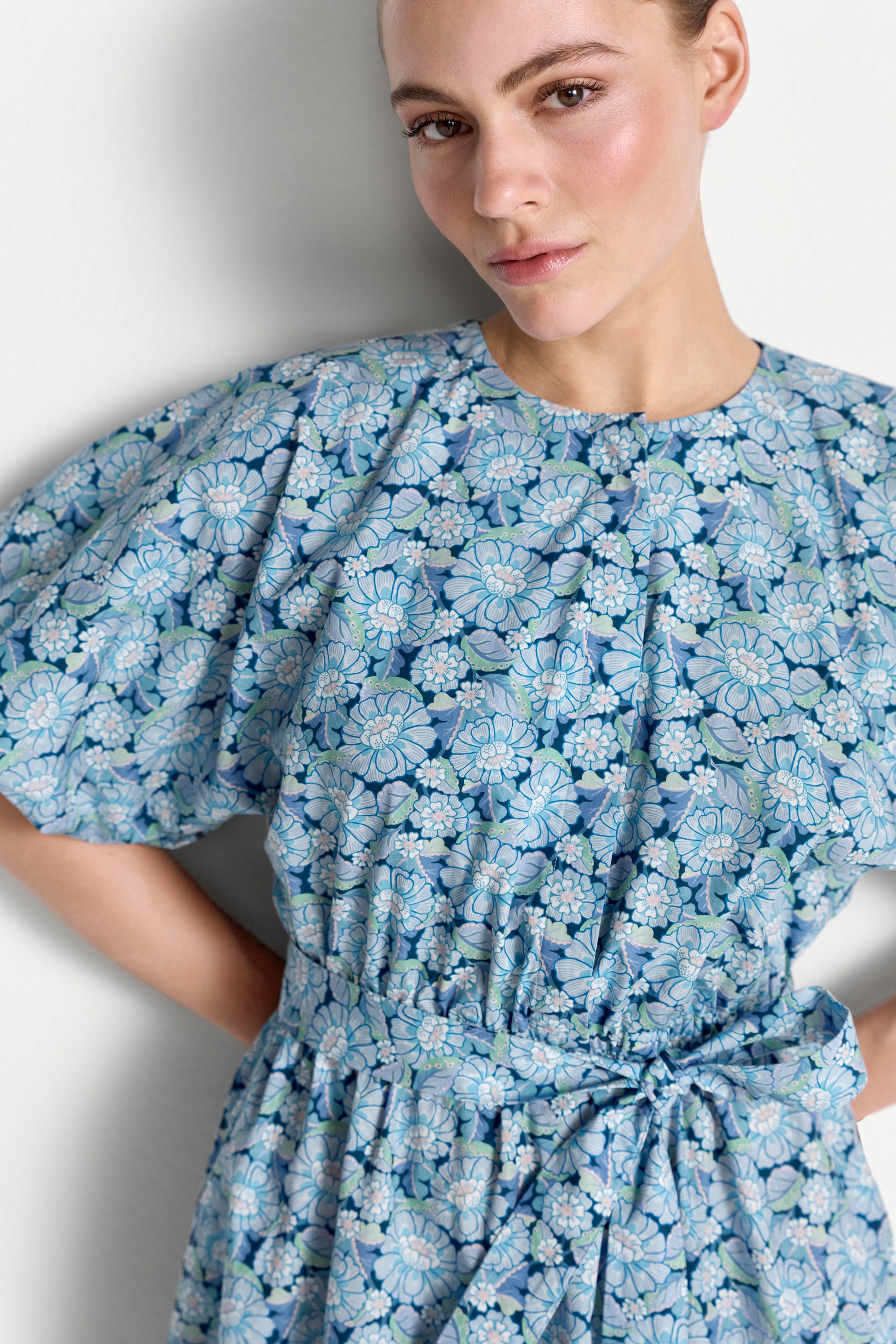 RICHROYAL Robe midi Sans poche imprimé Liberty, avec ceinture à nouer