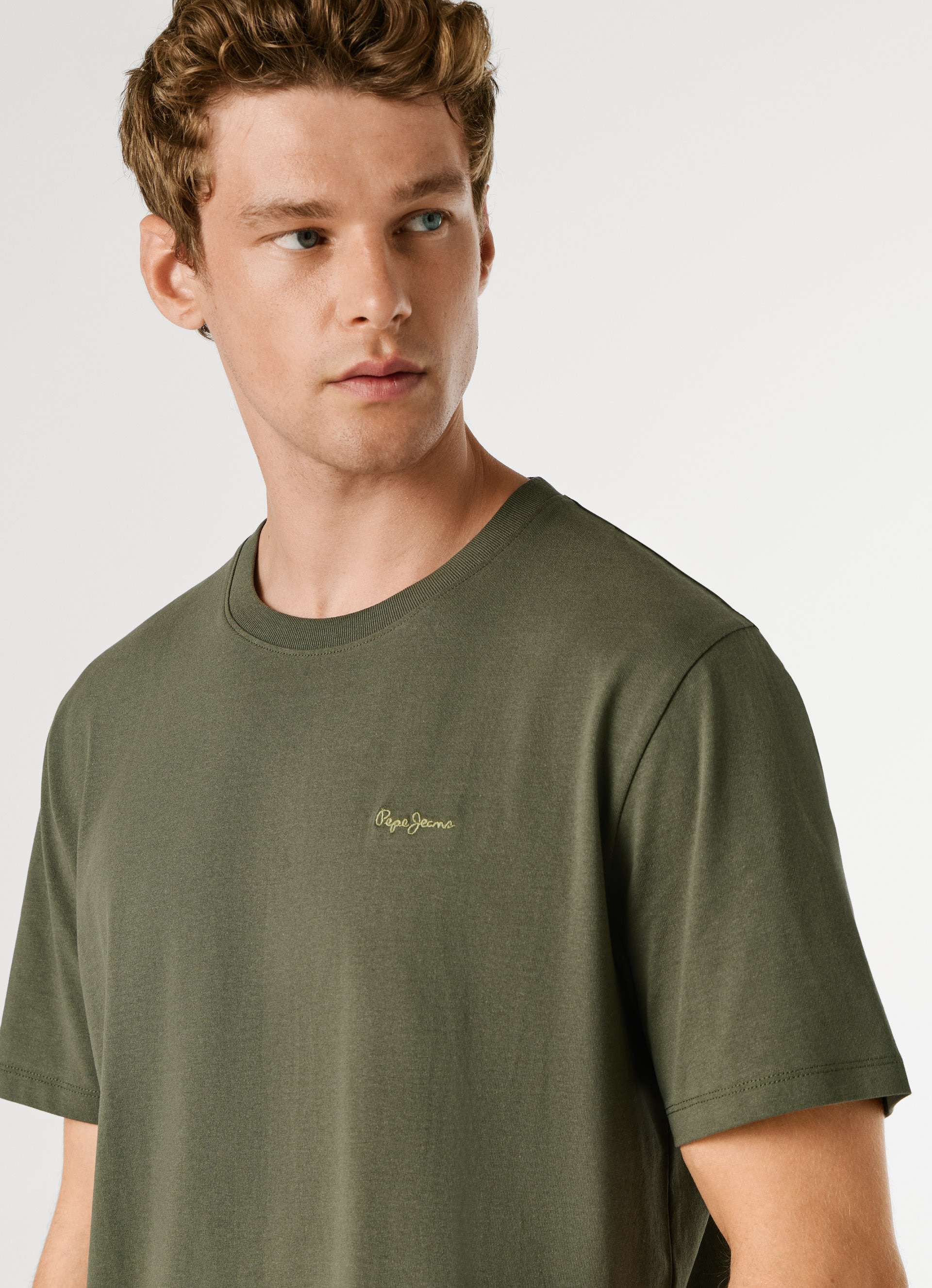 Pepe Jeans T-Shirt »CONTRAST CONNOR« mit Rundhals und gesticktem Logo