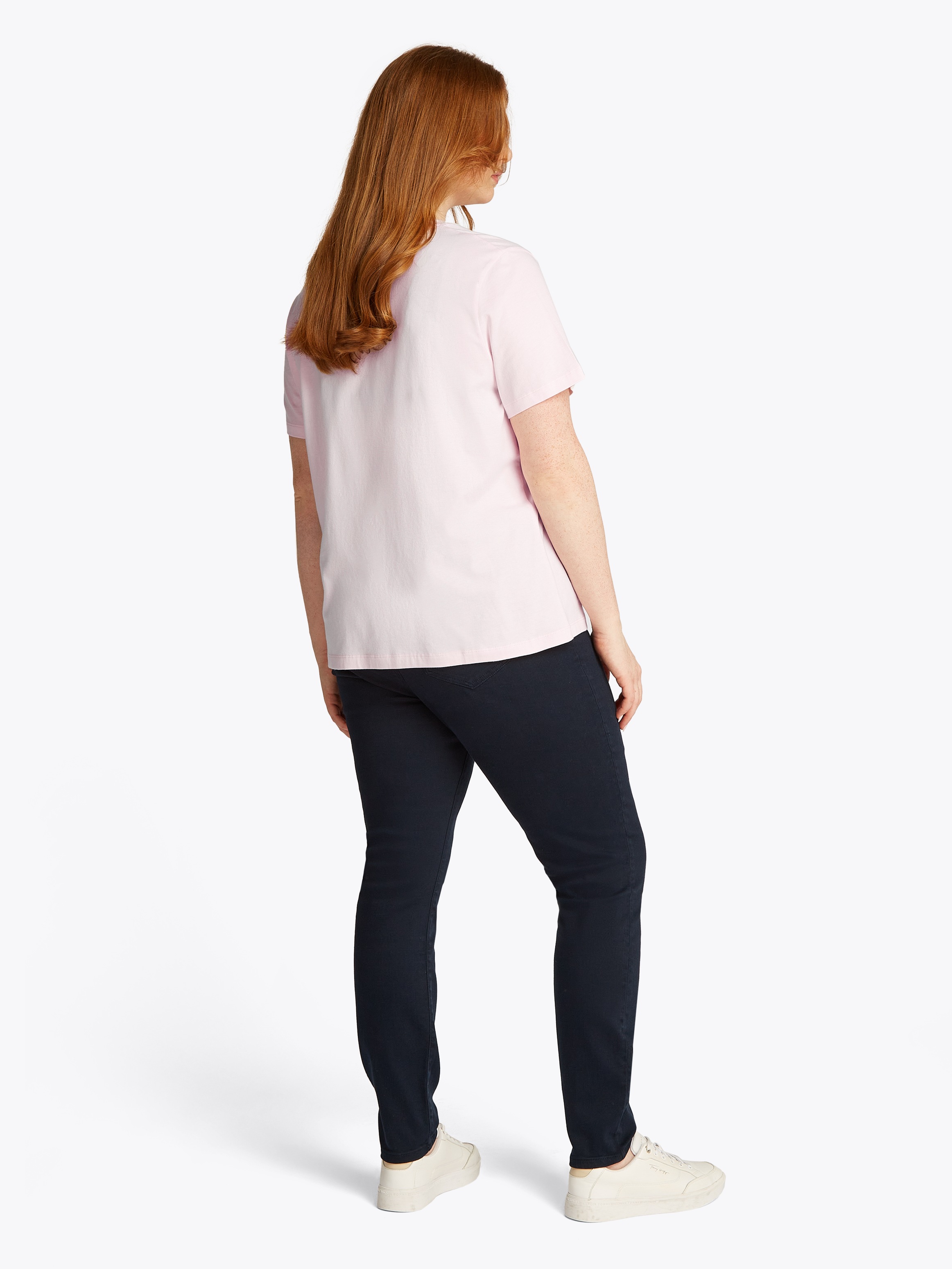 Tommy Hilfiger Curve Rundhalsshirt »CRV REG SCRIPT C-NK TEE SS«, in Grossen Grössen, Logoschriftzug