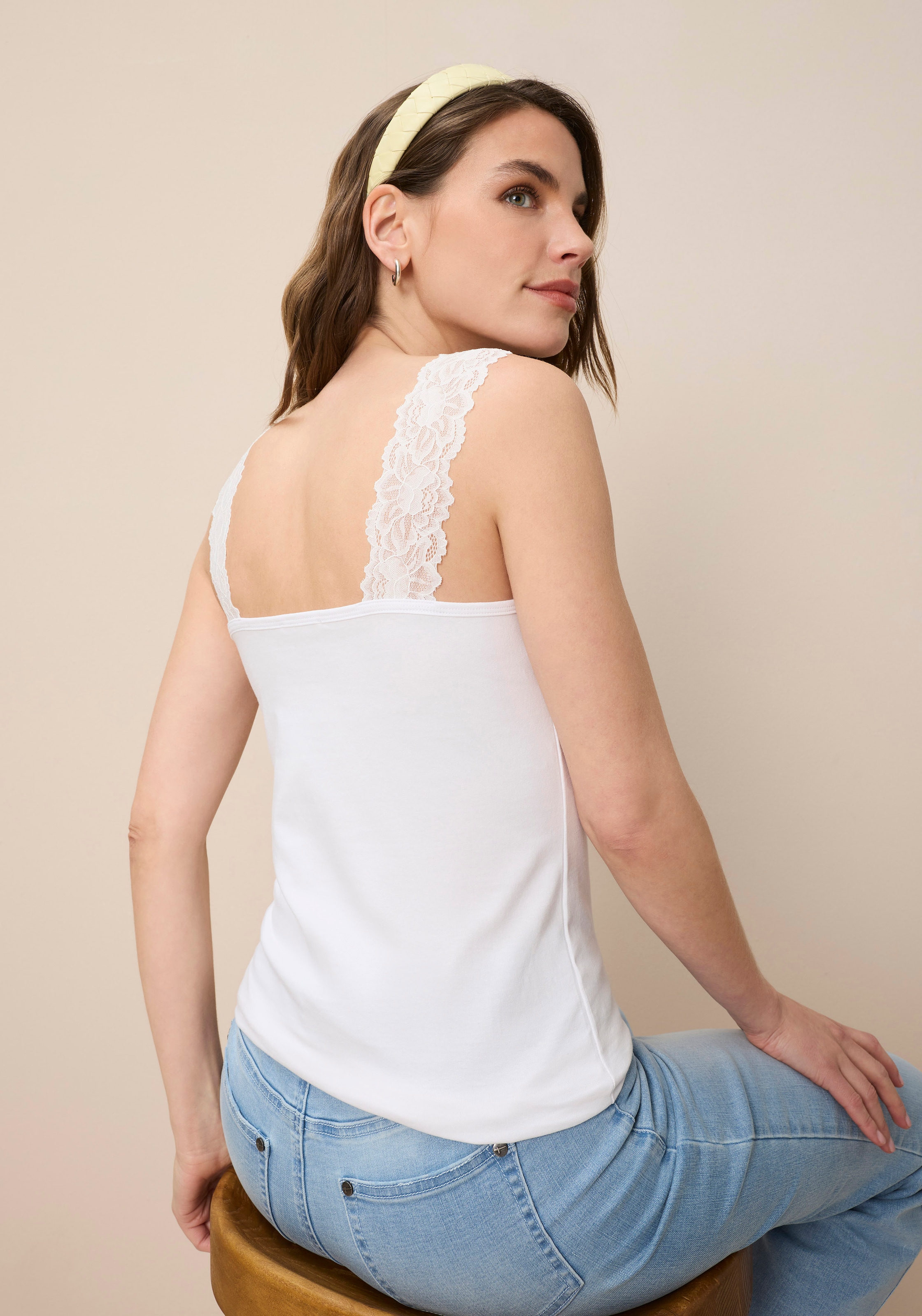 Tamaris Top en dentelle mit femininen V-Ausschnitt, figurbetont