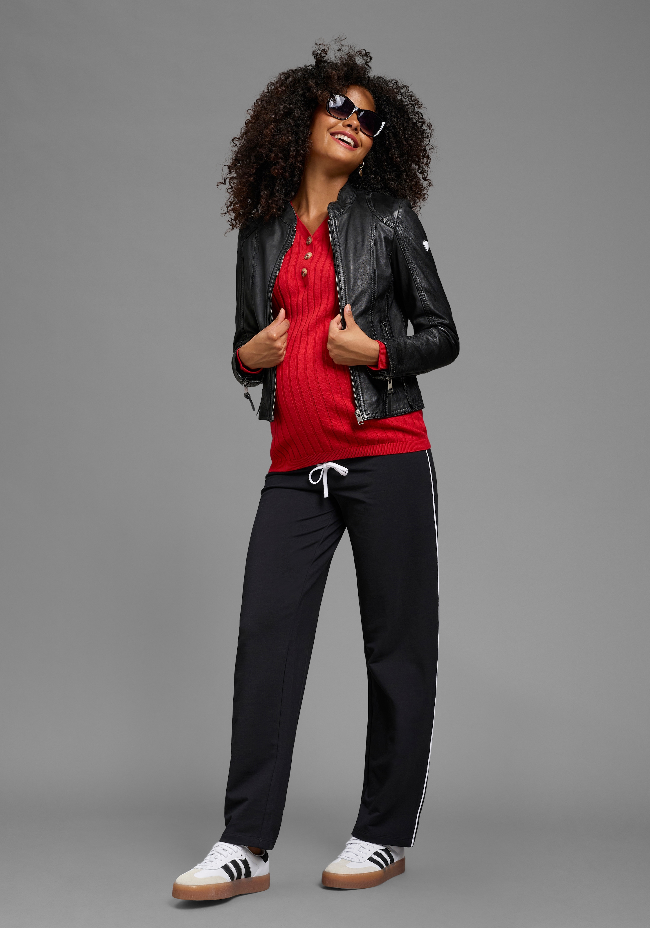 Neun Monate Pantalon de grossesse »Sweatshose, Umstandshose mit Bauchumschlag«  coupe droite, large bande élastique à la taille, uni