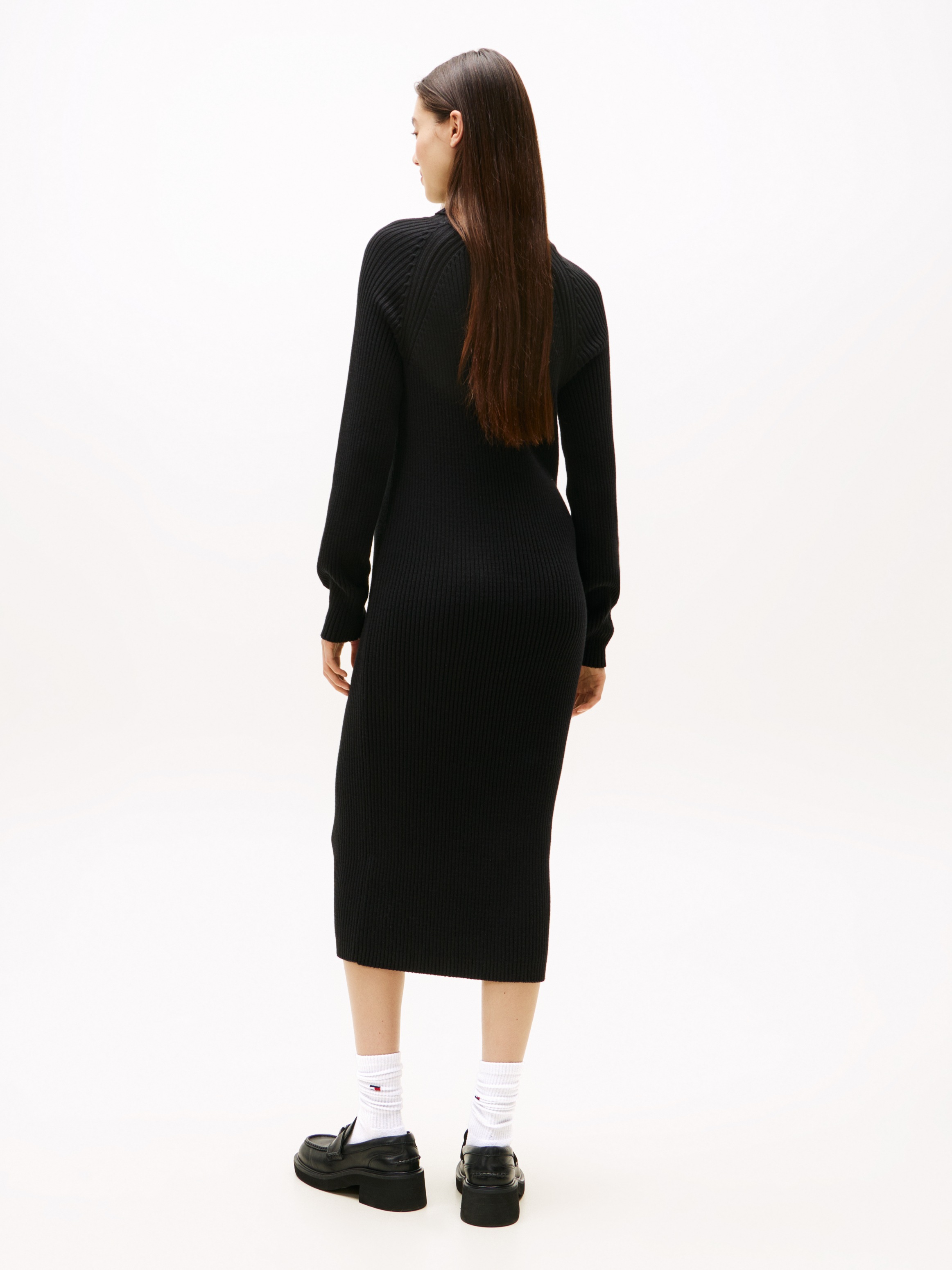 Tommy Jeans Strickkleid »TJW MOCKNECK BADGE SWEATER DRESS«