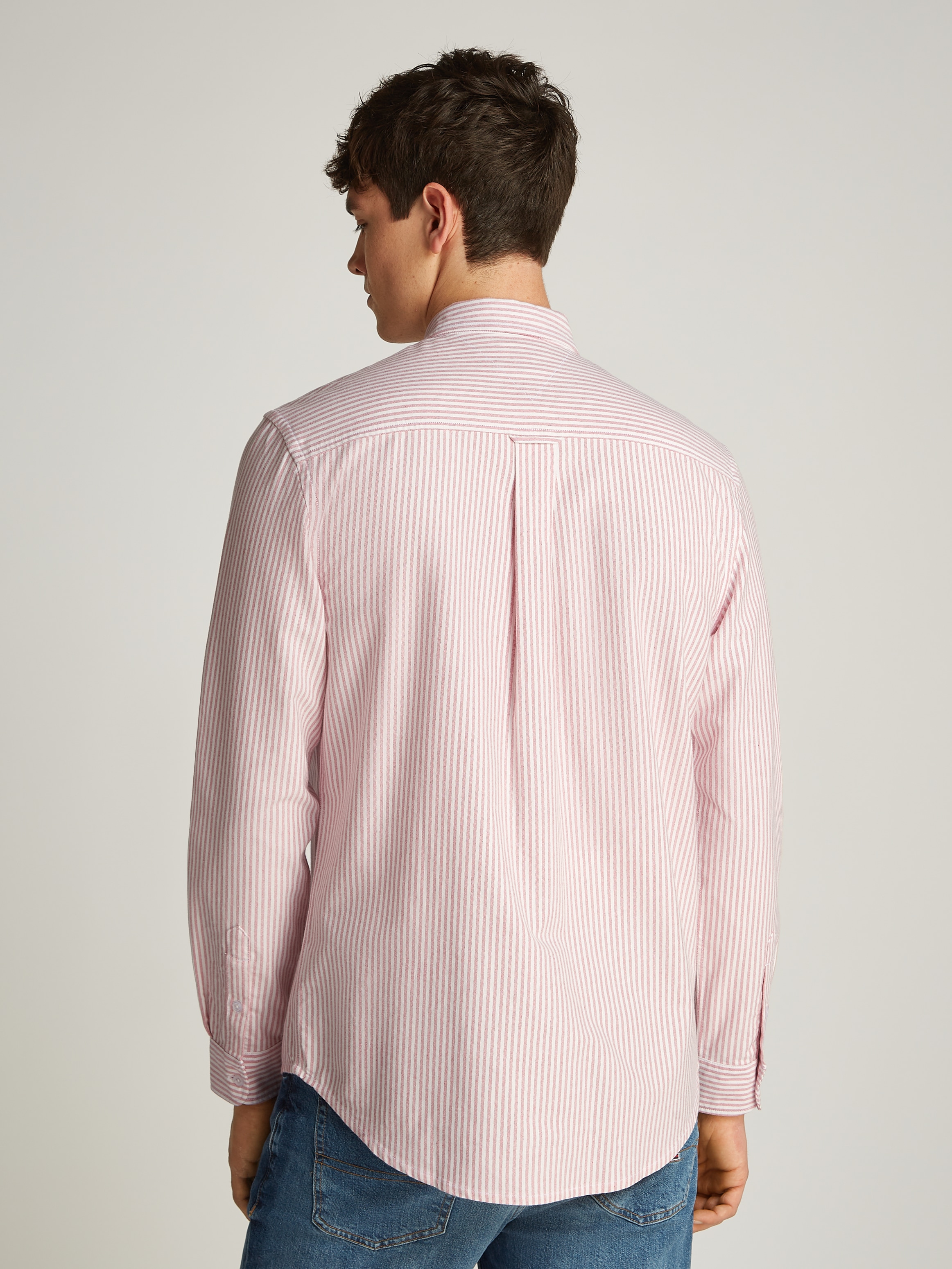 Tommy Jeans Langarmhemd »TJM STRIPE OXFORD SHIRT EXT«, mit Logostickerei