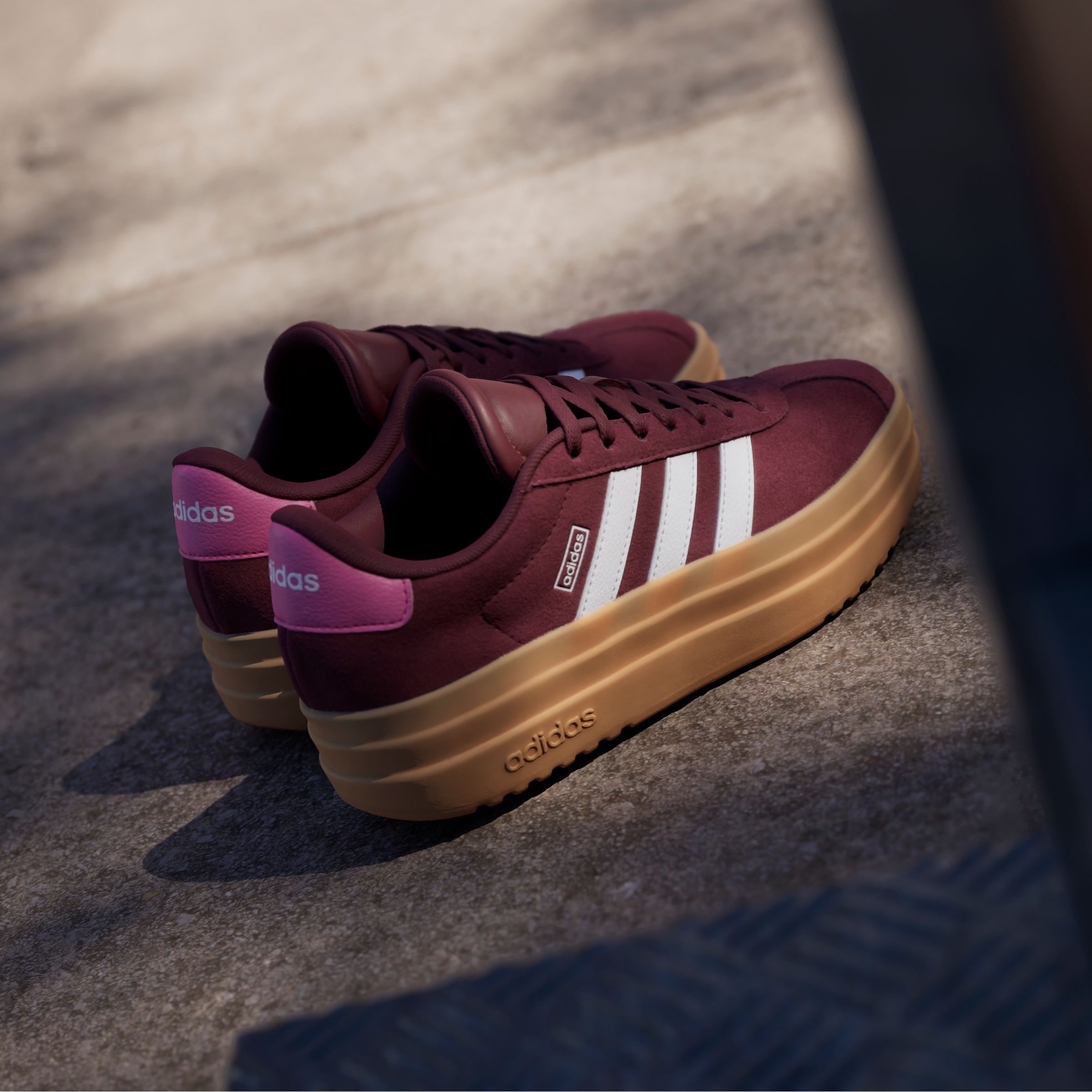 adidas Sportswear Plateausneaker »VL COURT BOLD LIFESTYLE KIDS«, Design auf den Spuren des adidas Gazelle Bold