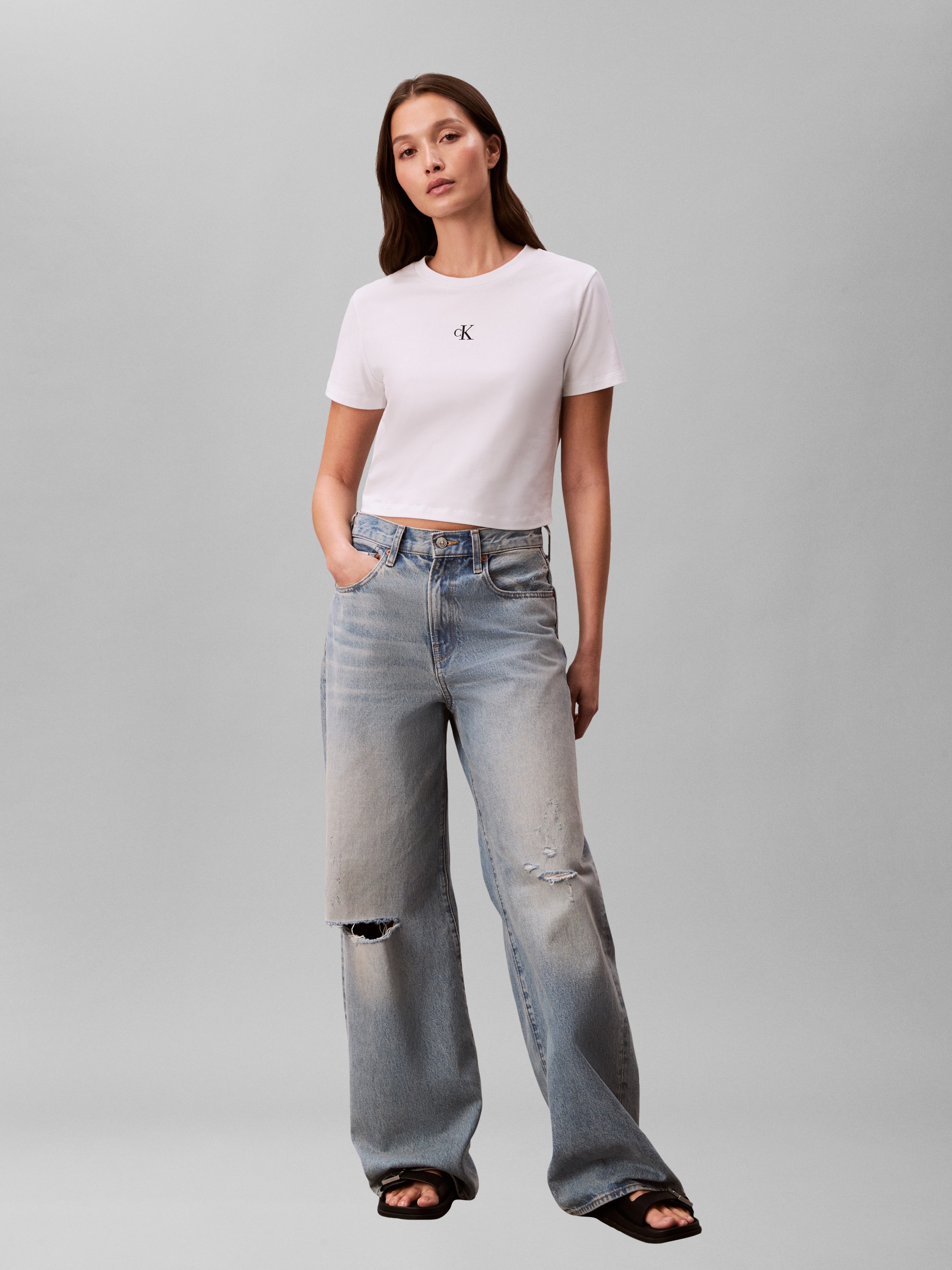 Calvin Klein T-Shirt »LOGO CROPPED TEE« Boxy fit mit Rundhalsausschnitt, mit Logoschriftzug