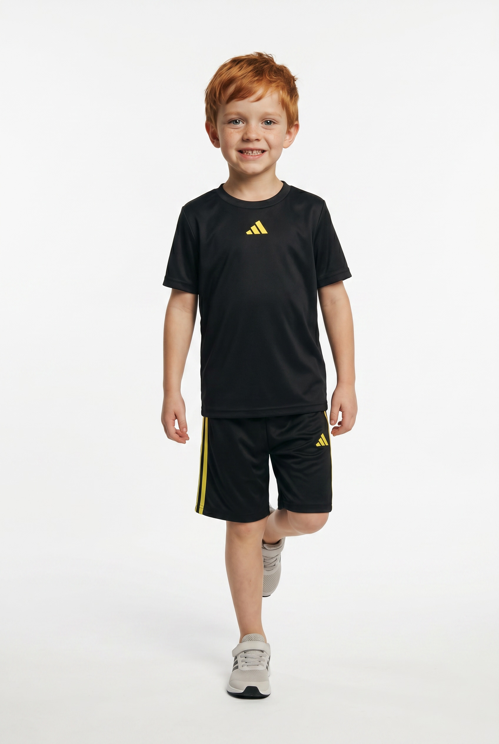 Image of adidas Sportswear Trainingsanzug "TRAIN ESSENTIALS 3-STREIFEN KIDS -SET" 2 zweiteiliges Set, sportlicher Stil, Shirt und Shorts/kurze Hose