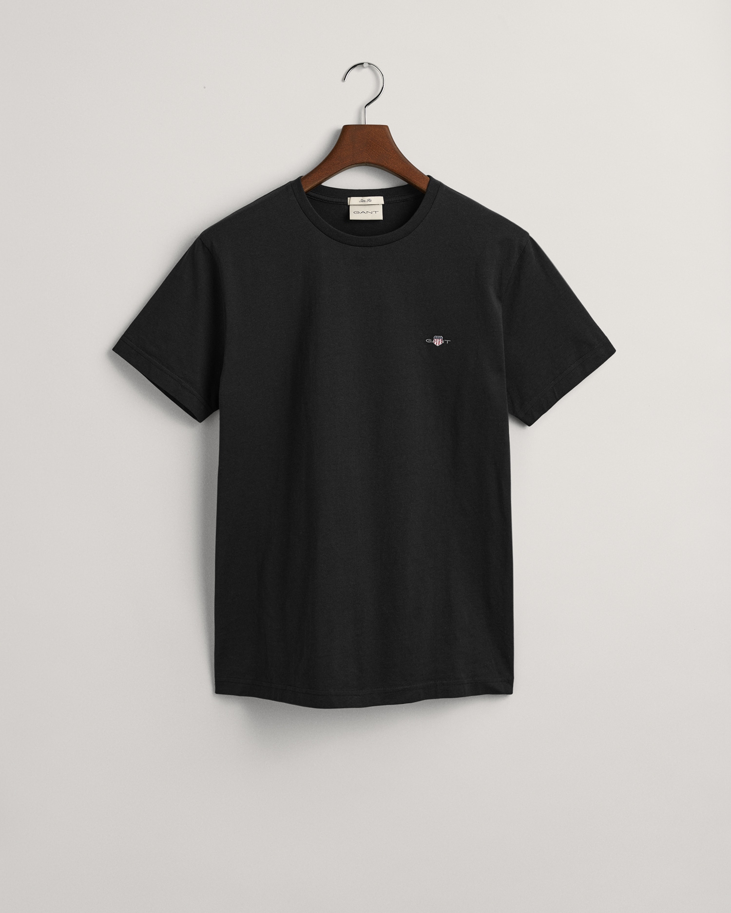 Gant T-Shirt »SLIM SHIELD SS T-SHIRT« mit Logostickerei auf der Brust
