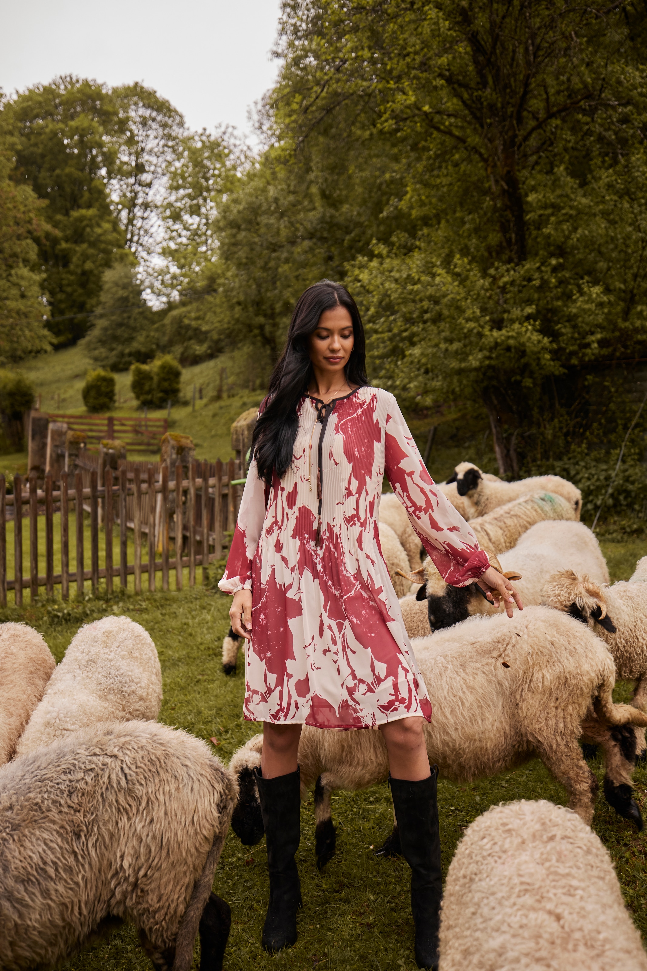 Aniston SELECTED Robe plissée chiffon délicat plissé, doublé d’un body - NOUVELLE COLLECTION