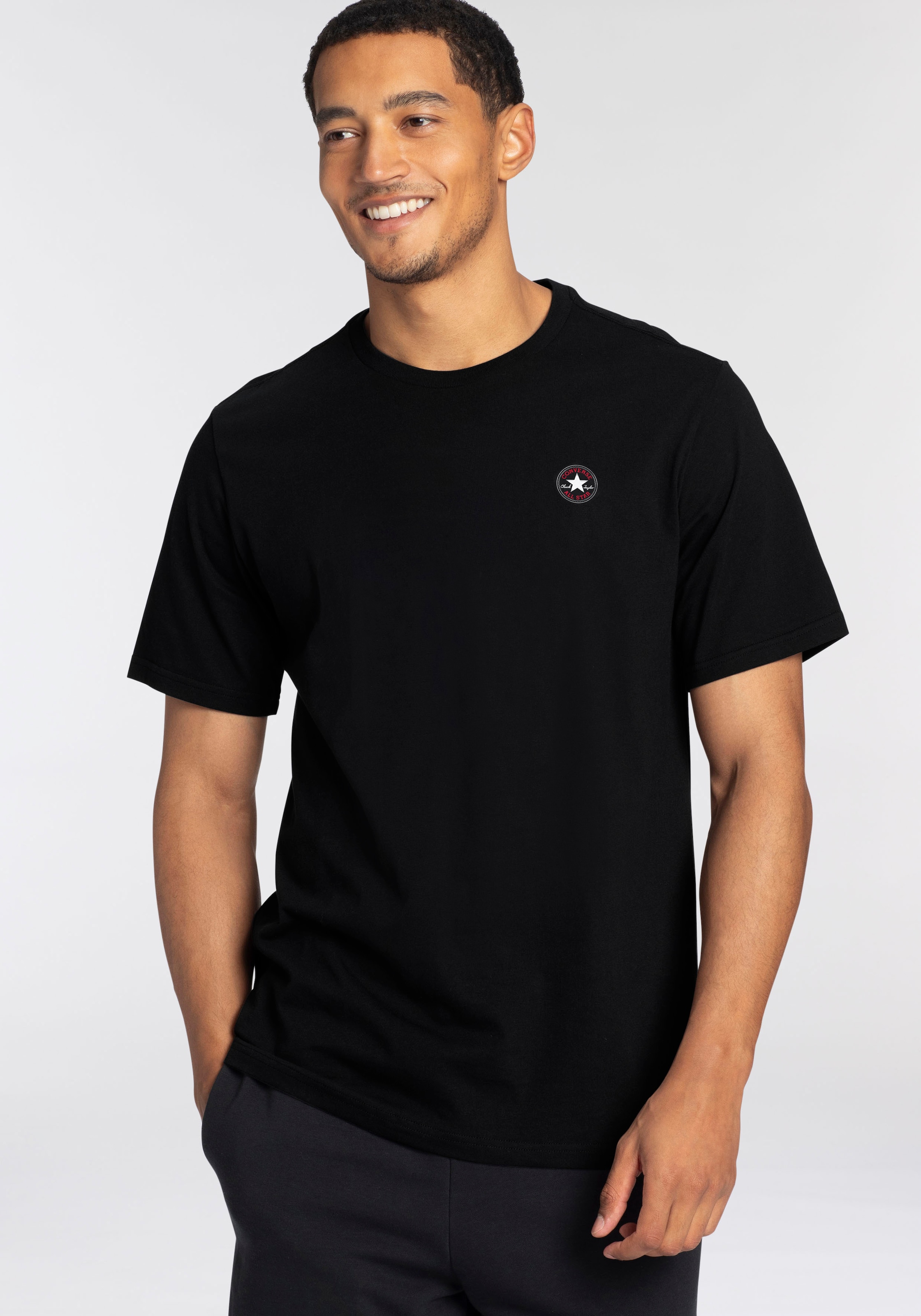Image of Converse T-Shirt "CORE CHUCK PATCH TEE" Kurzarmdesign, mit Rundhalsausschnitt, ohne Verschluss, aus Baumwolle