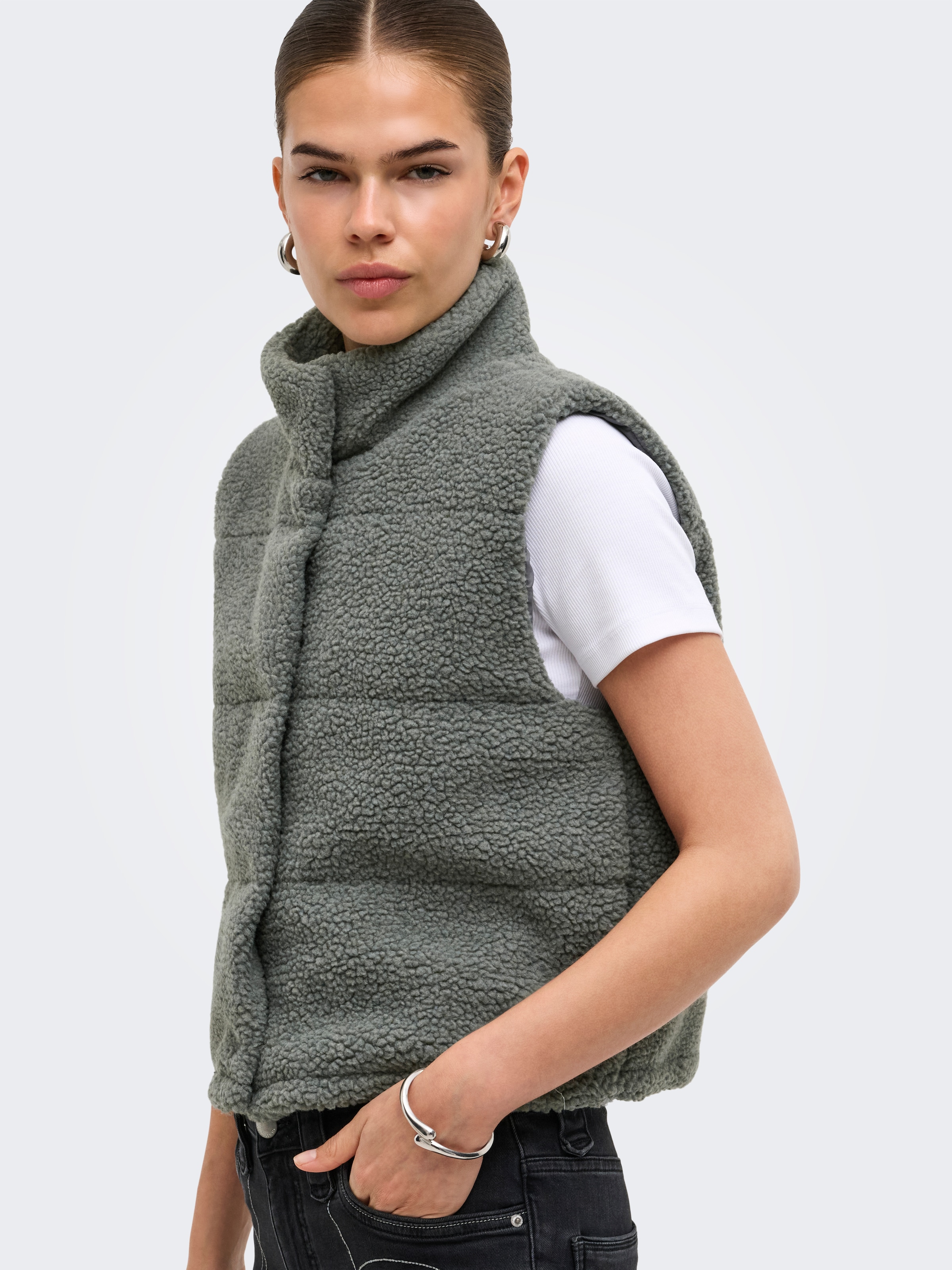 ONLY Gilet en peluche »ONLSANDRA TEDDY WAISTCOAT LIFE OTW NOOS« fibre synthétique