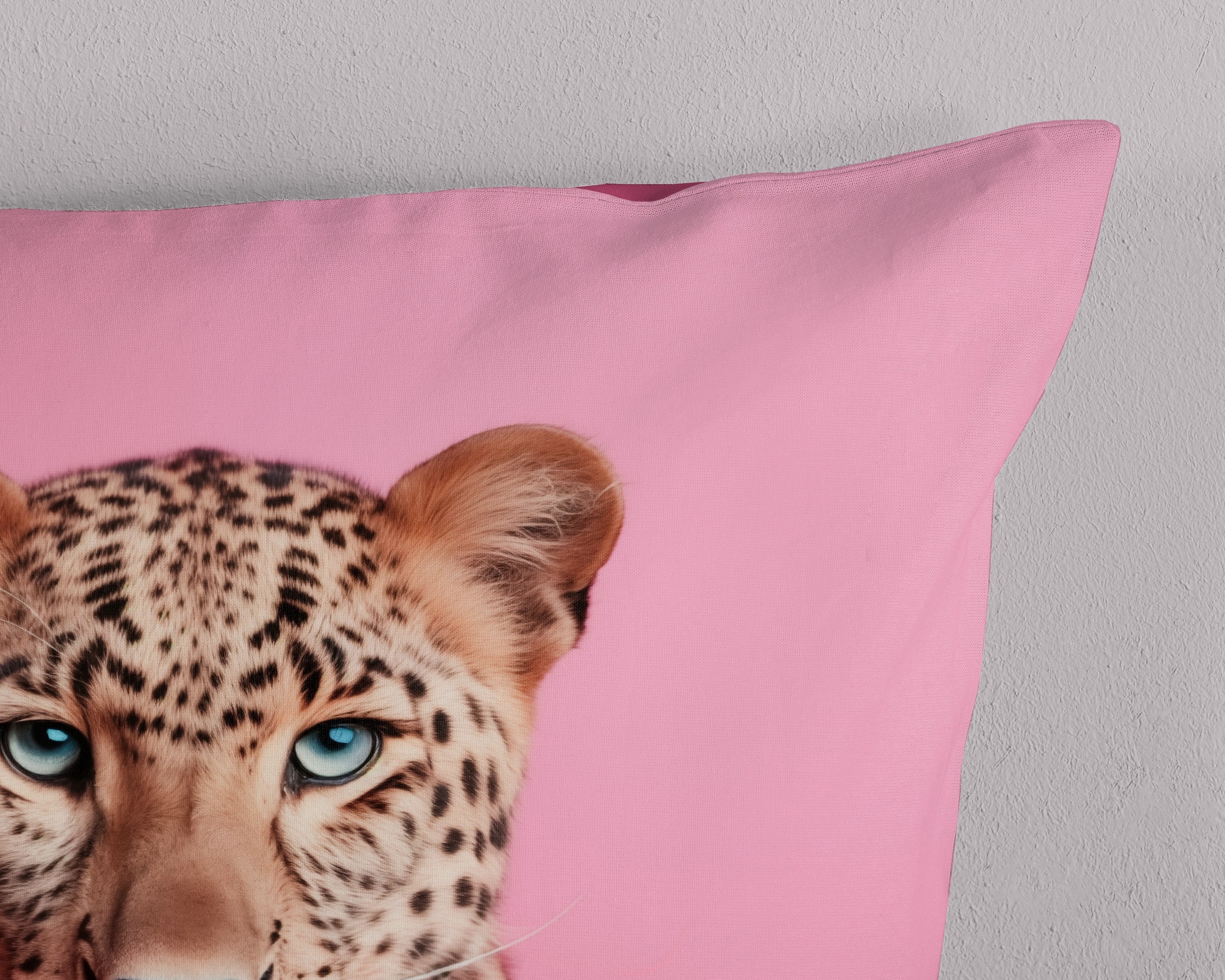 PURE luxury collection Wendebettwäsche »Leona«, Mikrofaser, Pflegeleicht, Reissverschluss, Wendeoptik, Leopard, Rosa