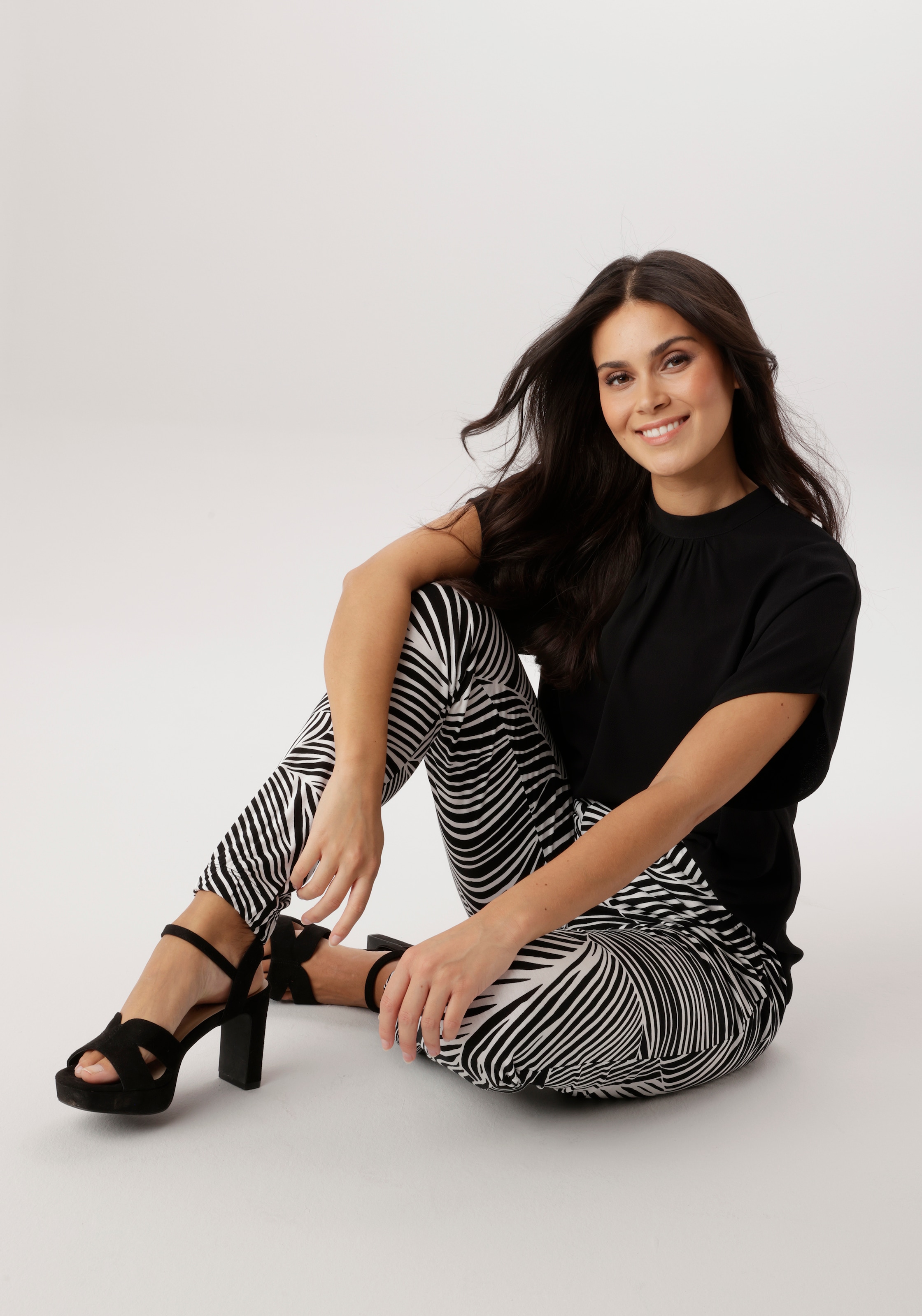 Aniston SELECTED Pantalon à enfiler  mit trendigen Allover-Print - NEUE KOLLEKTION