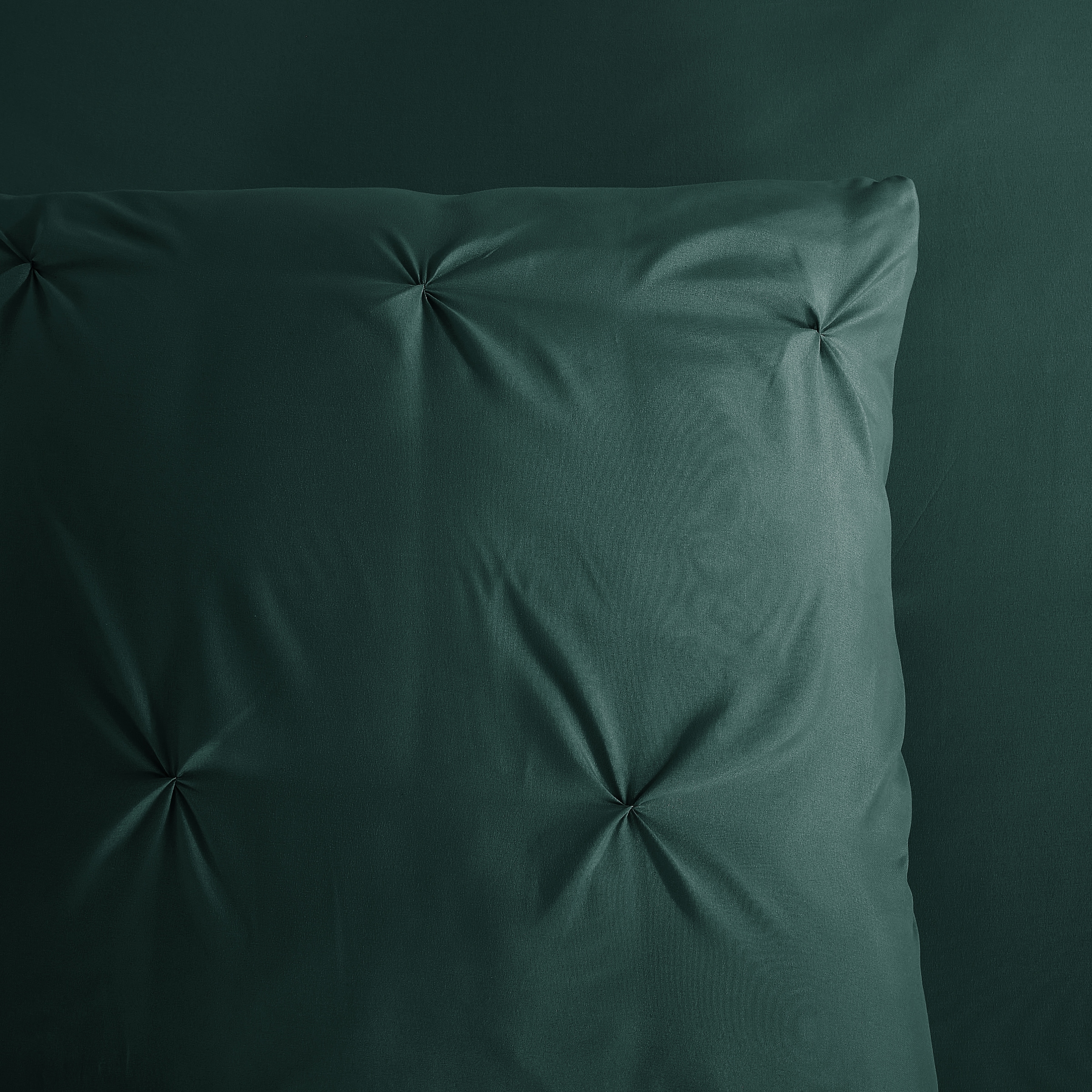 PURE luxury collection Bettwäsche »Elegance«, Mikrofaser, Uni, Stickerei, luxuriöse Falten, Reissverschluss, Grün