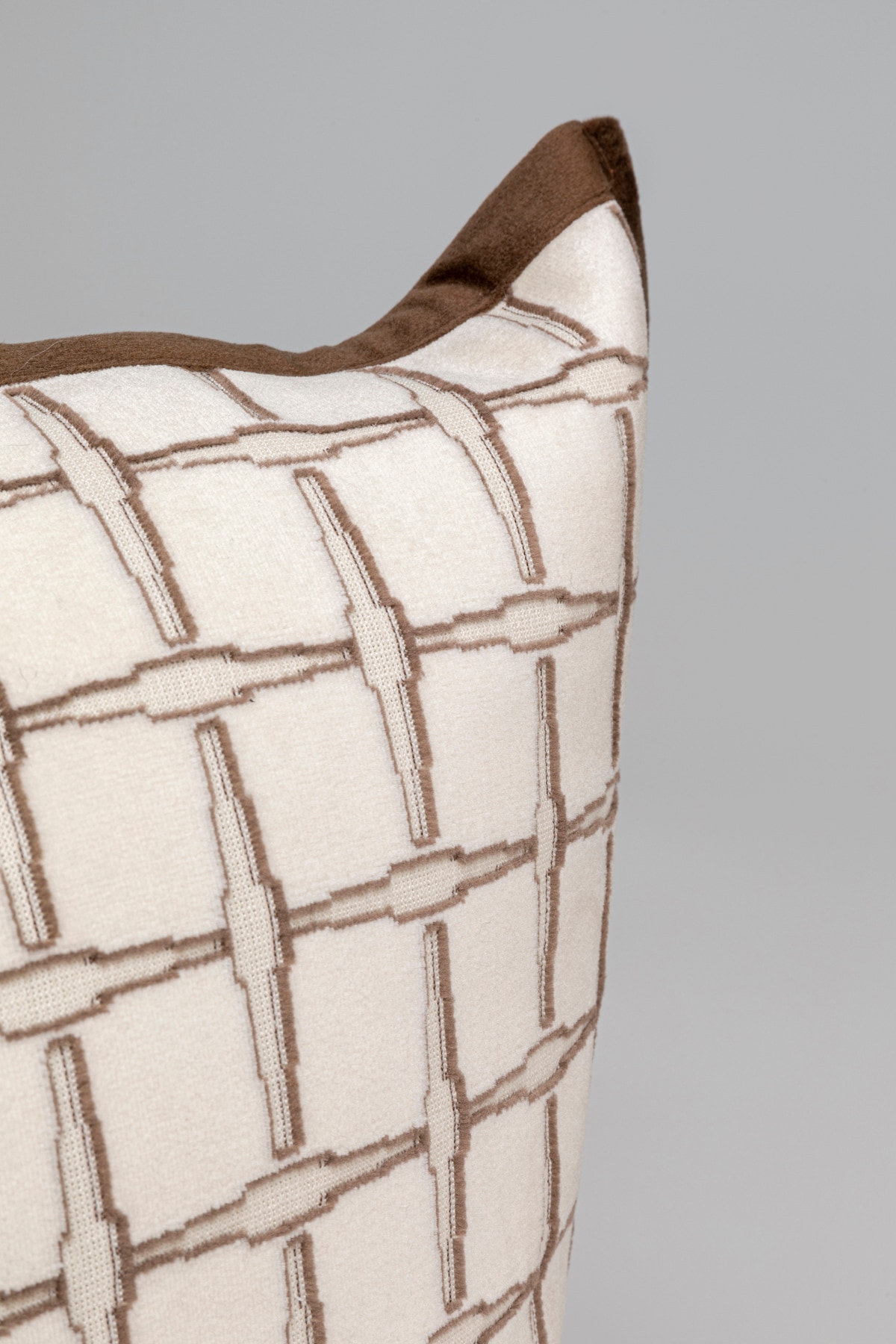 Kare Design Coussin décoratif »Chain, Kissenhülle mit Füllung, 45x45 cm« stützt Kopf und Nacken angenehm und sorgt für erholsamen Schlaf