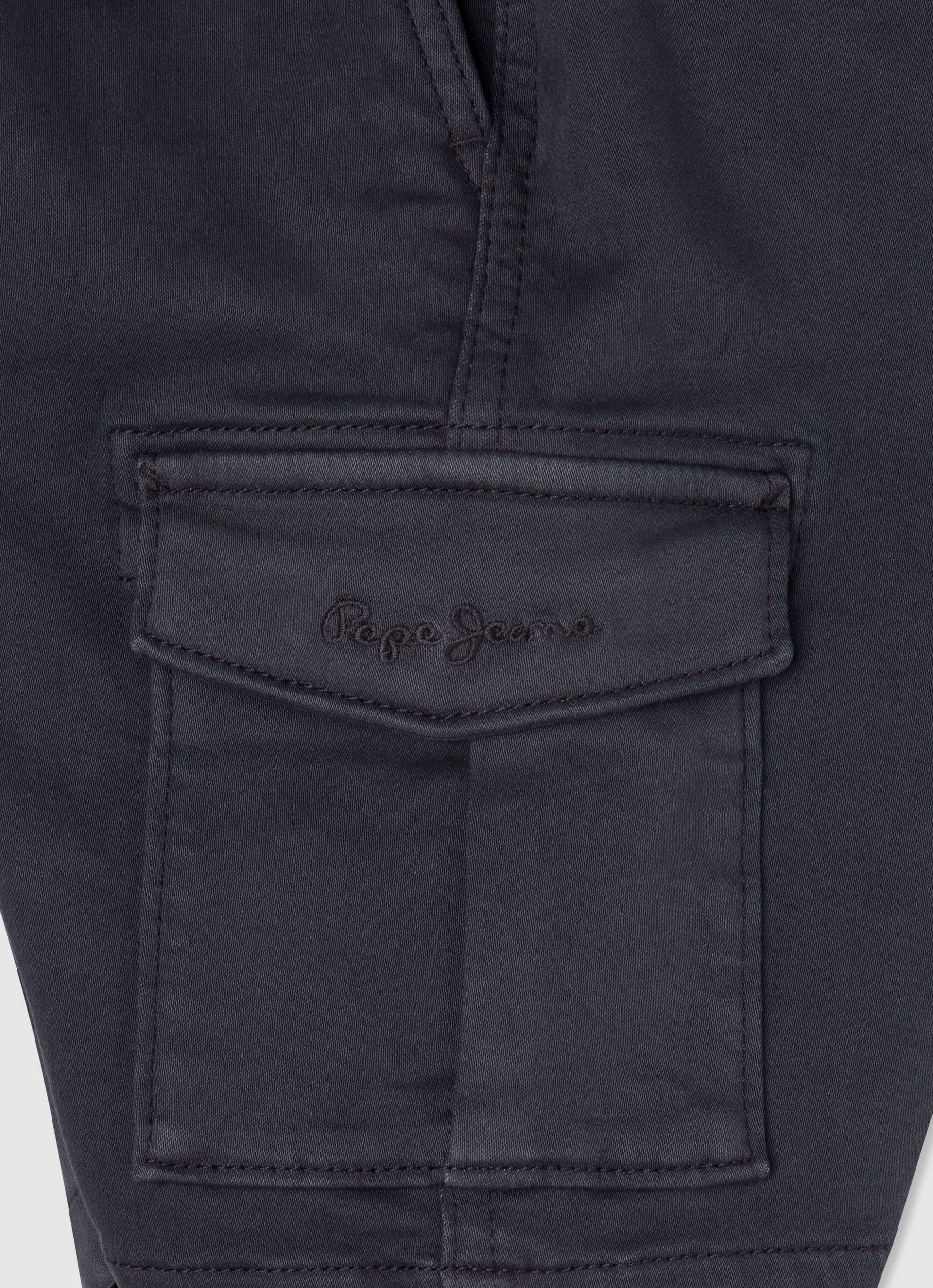 Pepe Jeans Cargoshorts, mit Ton-in-Ton Logoschriftzug