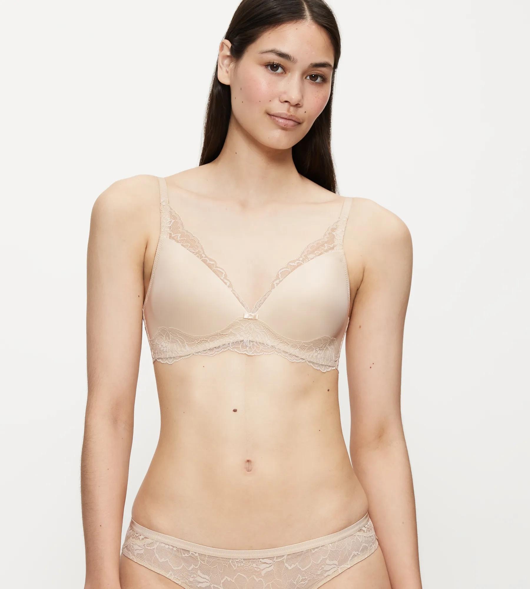 Image of Triumph Bügelloser BH "Amourette Charm" Stretch-Spitze, tiefer V-Ausschnitt, weich, leichte Polsterung