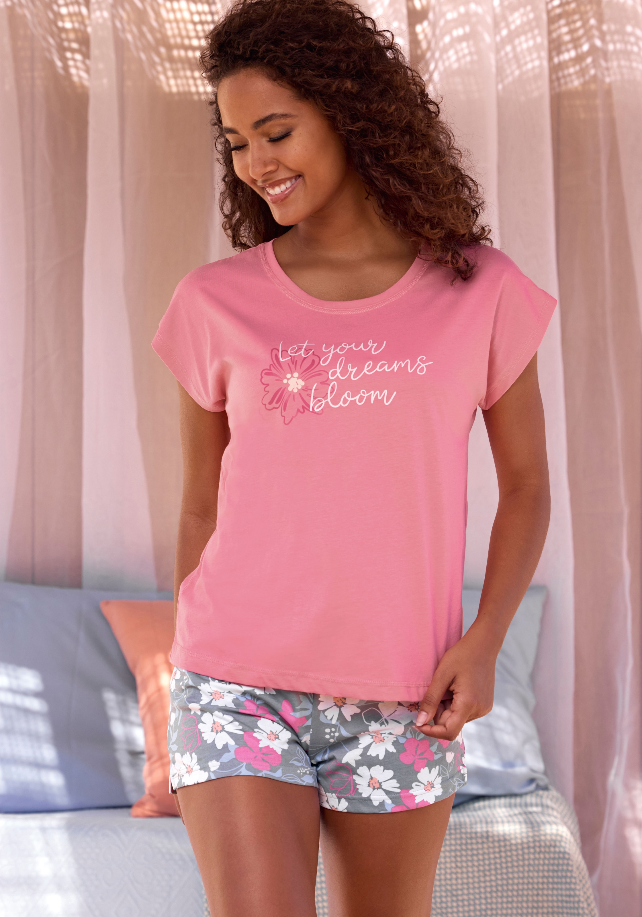 Vivance Dreams Pyjamashorts  mit schönen Alloverdruck
