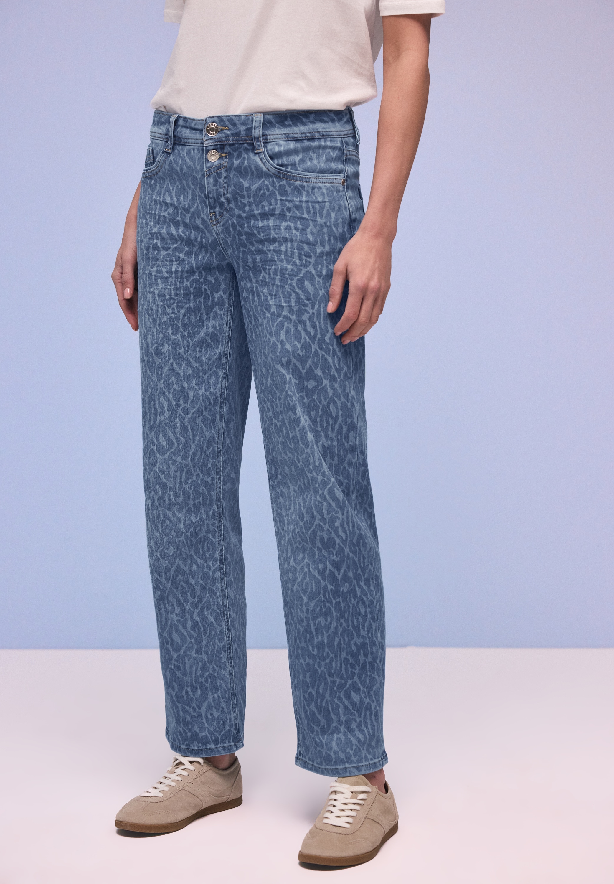Image of STREET ONE Straight-Jeans "Style Amalia Straight Leg" mit einem gelaserten Leo?Muster