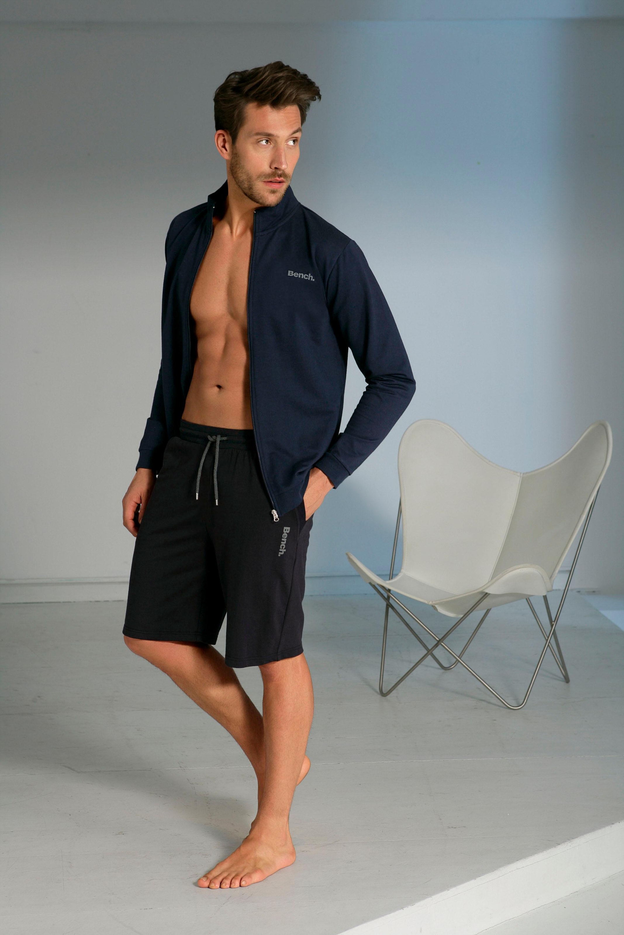 Bench. Loungewear Sweatjacke, mit Stehkragen aus leichter und bequemer Sweatware