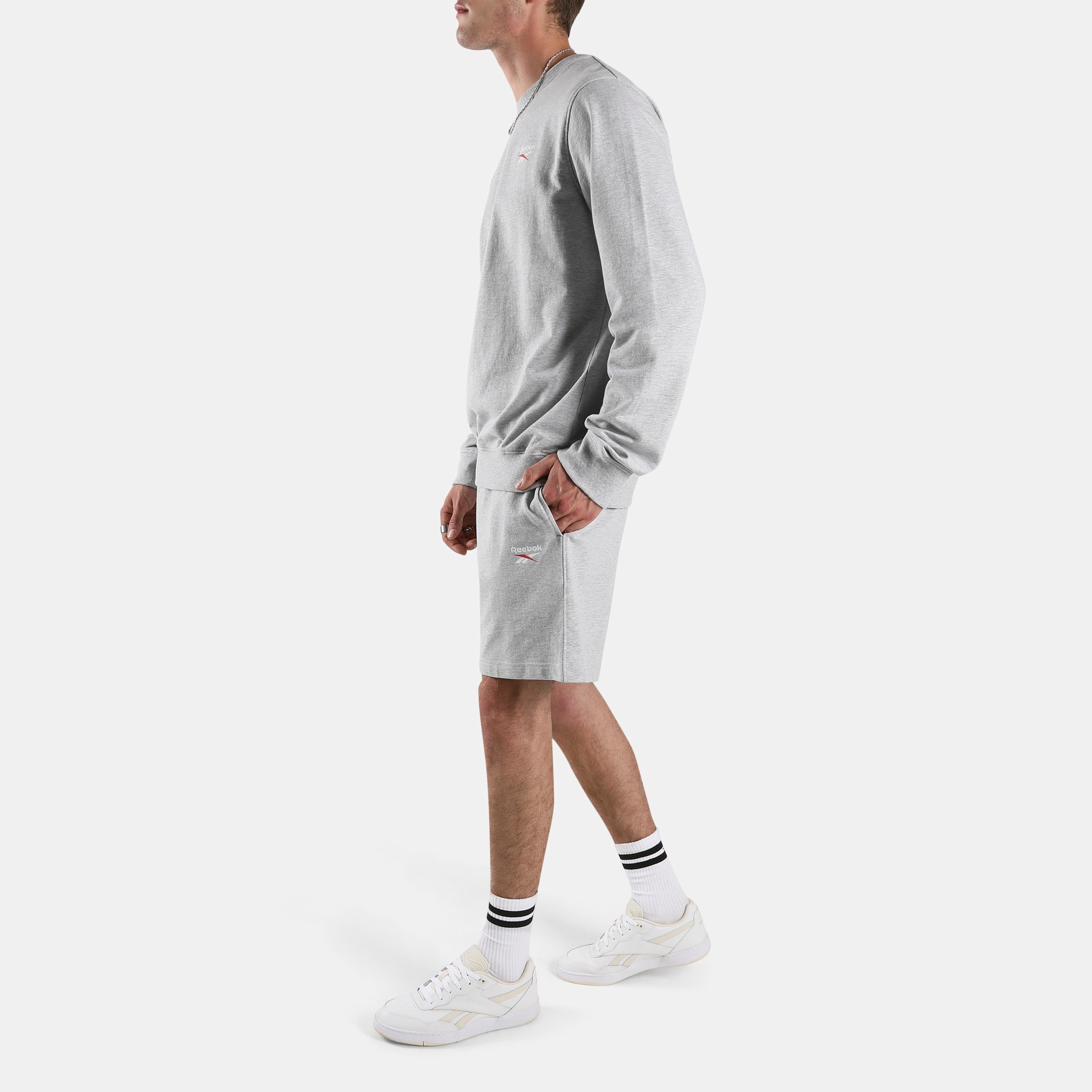 Reebok Sweatshorts »ID SMALL LOGO SHORTS«  shorts en molleton pour mode été et printemps, tailles S à XXL