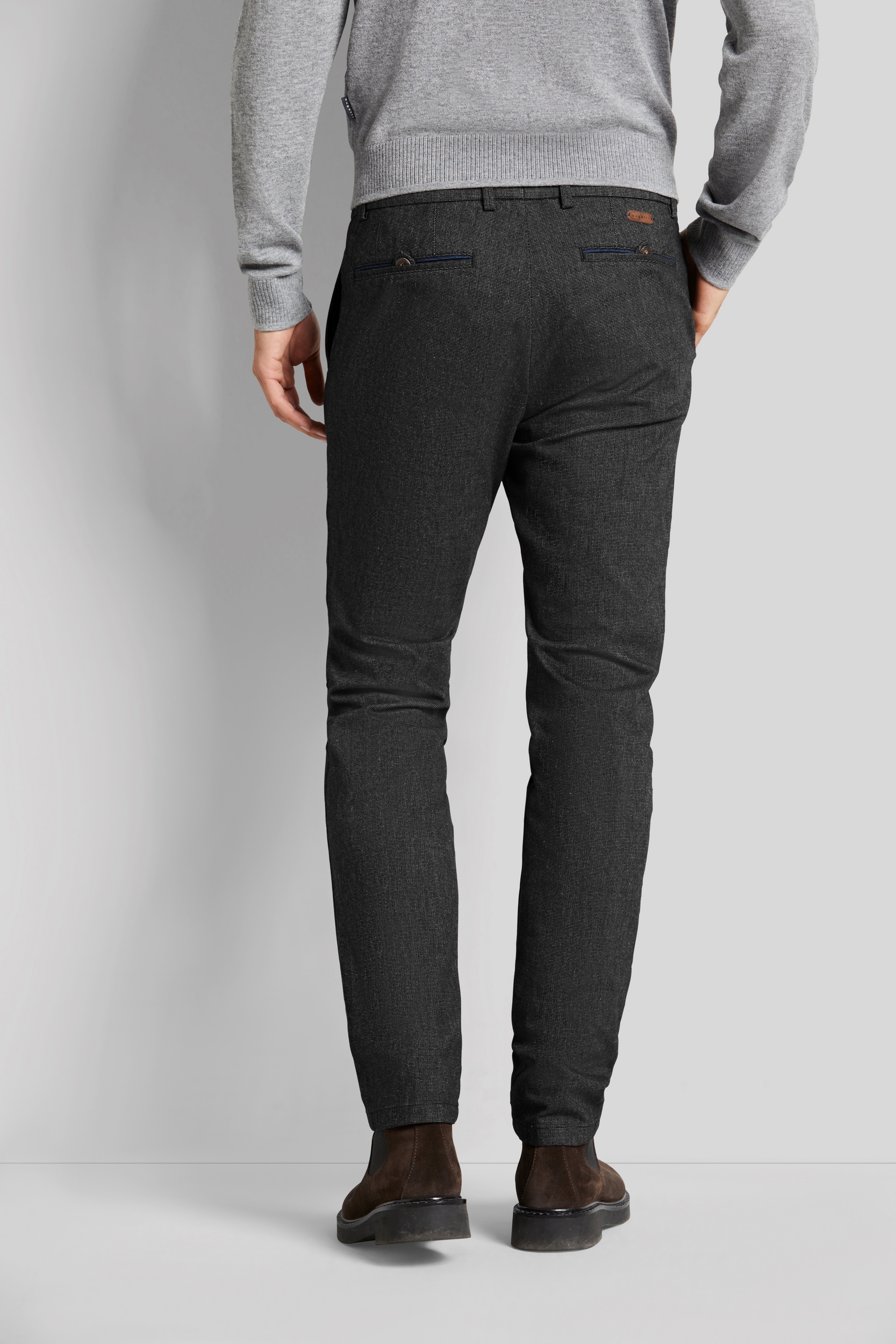 bugatti Chinohose, mit körpernaher Passform