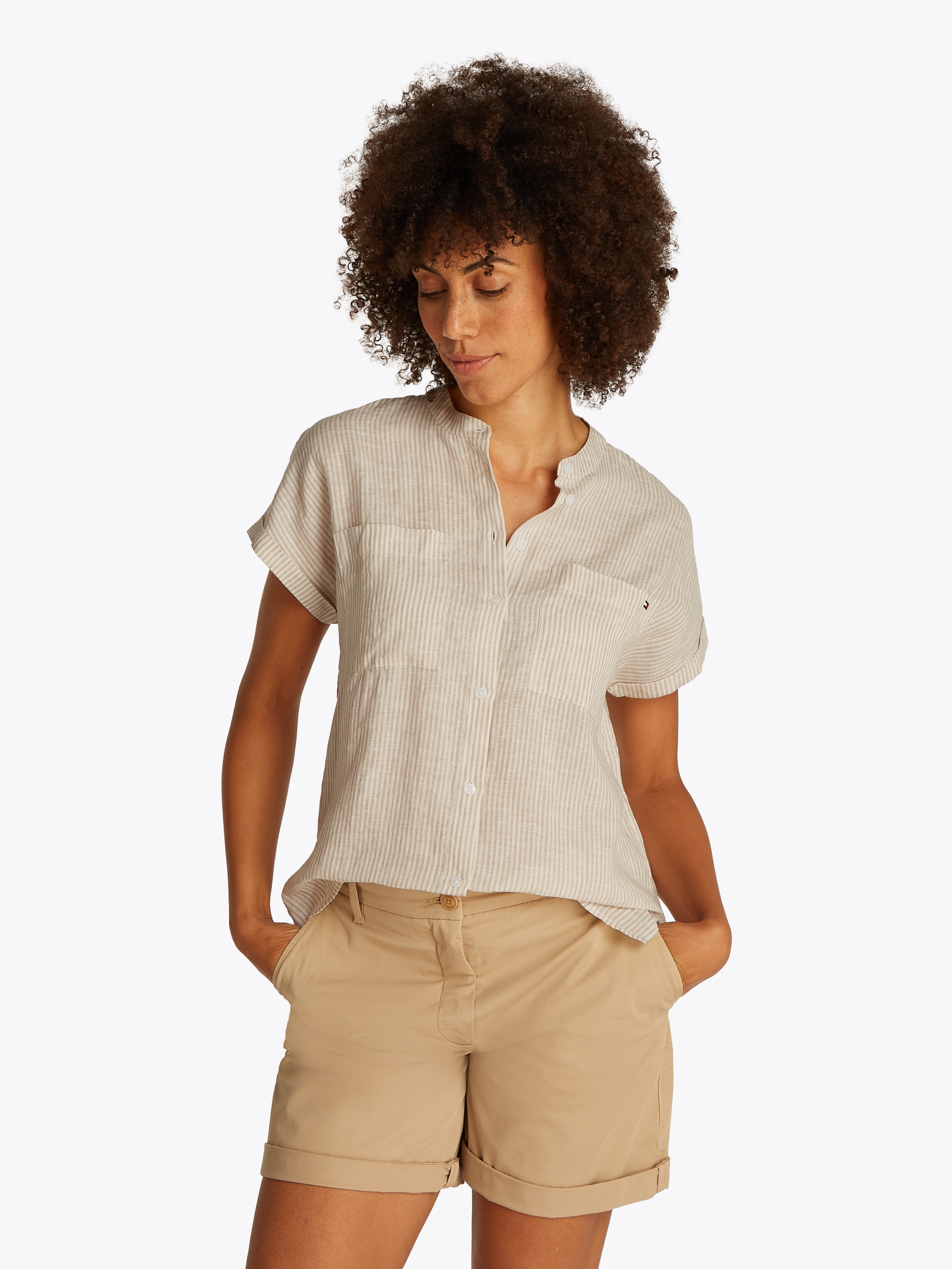 Tommy Hilfiger Kurzarmbluse »ESS LINEN COLLARLESS S/S BLOUSE«, mit Logostickerei,kühlendes Premium Leinen
