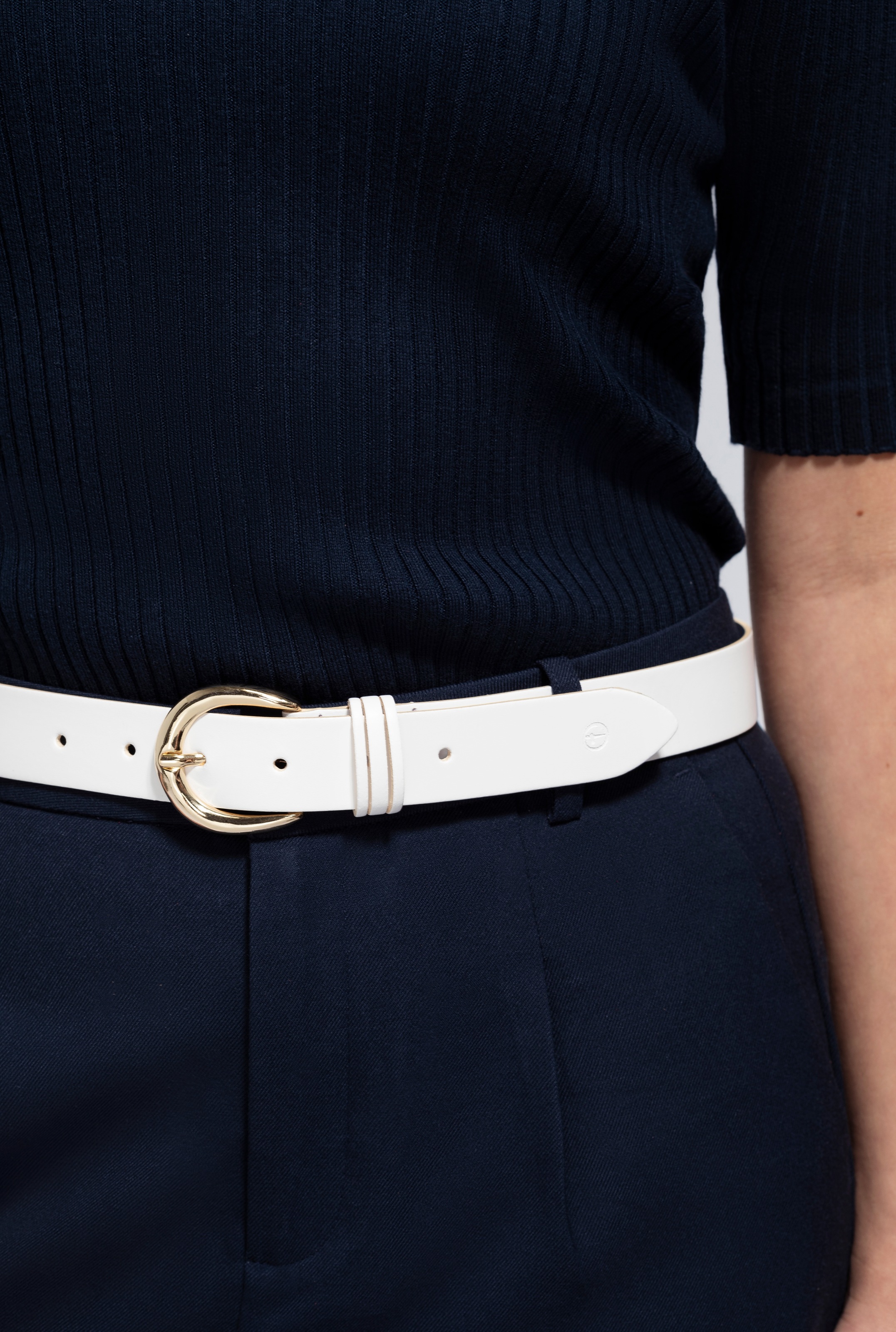 Tamaris Ceinture en cuir »"Clara Gold"« 3cm breit, schlichte Dornschnalle in Gold, dezentes Markenlogo
