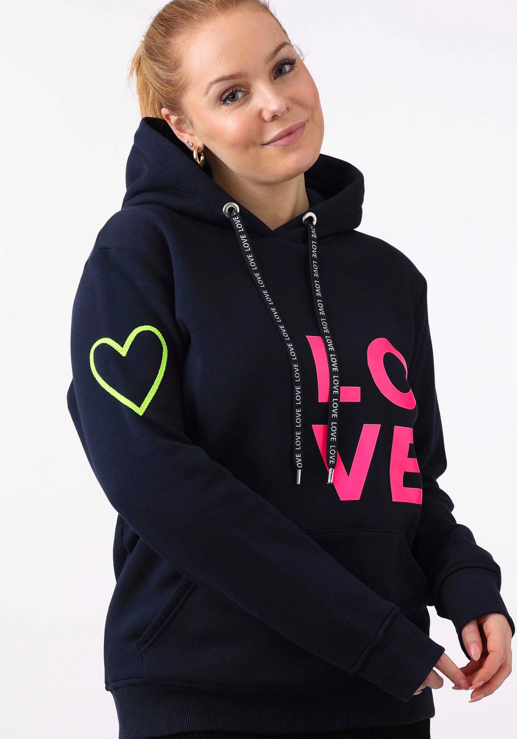 Zwillingsherz Kapuzensweatshirt, mit gesticktem Neon Herz am Ärmel und "Love" Schriftzug auf Kordel