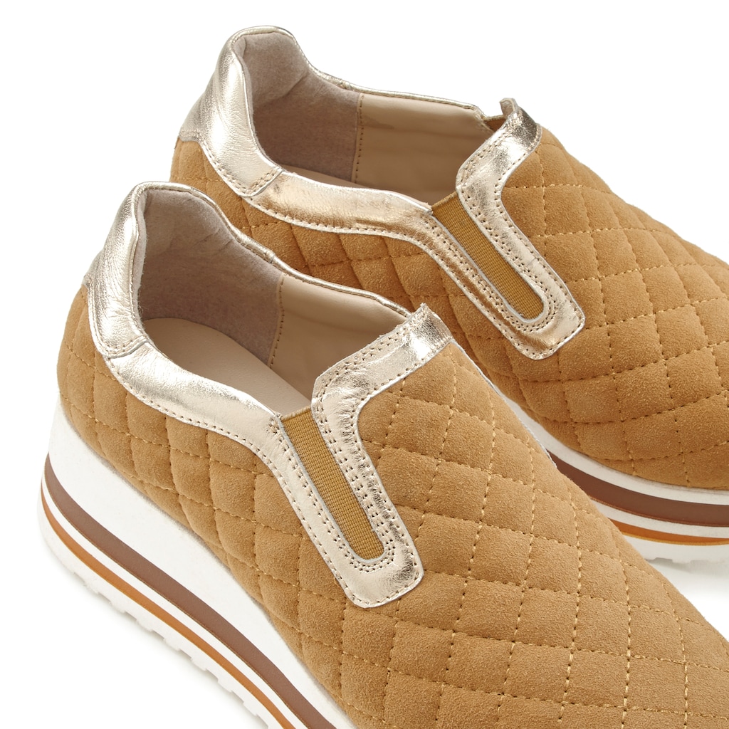 LASCANA Sneaker, Slipper aus Leder mit angesagter Plateausohle und elastischem Einsatz