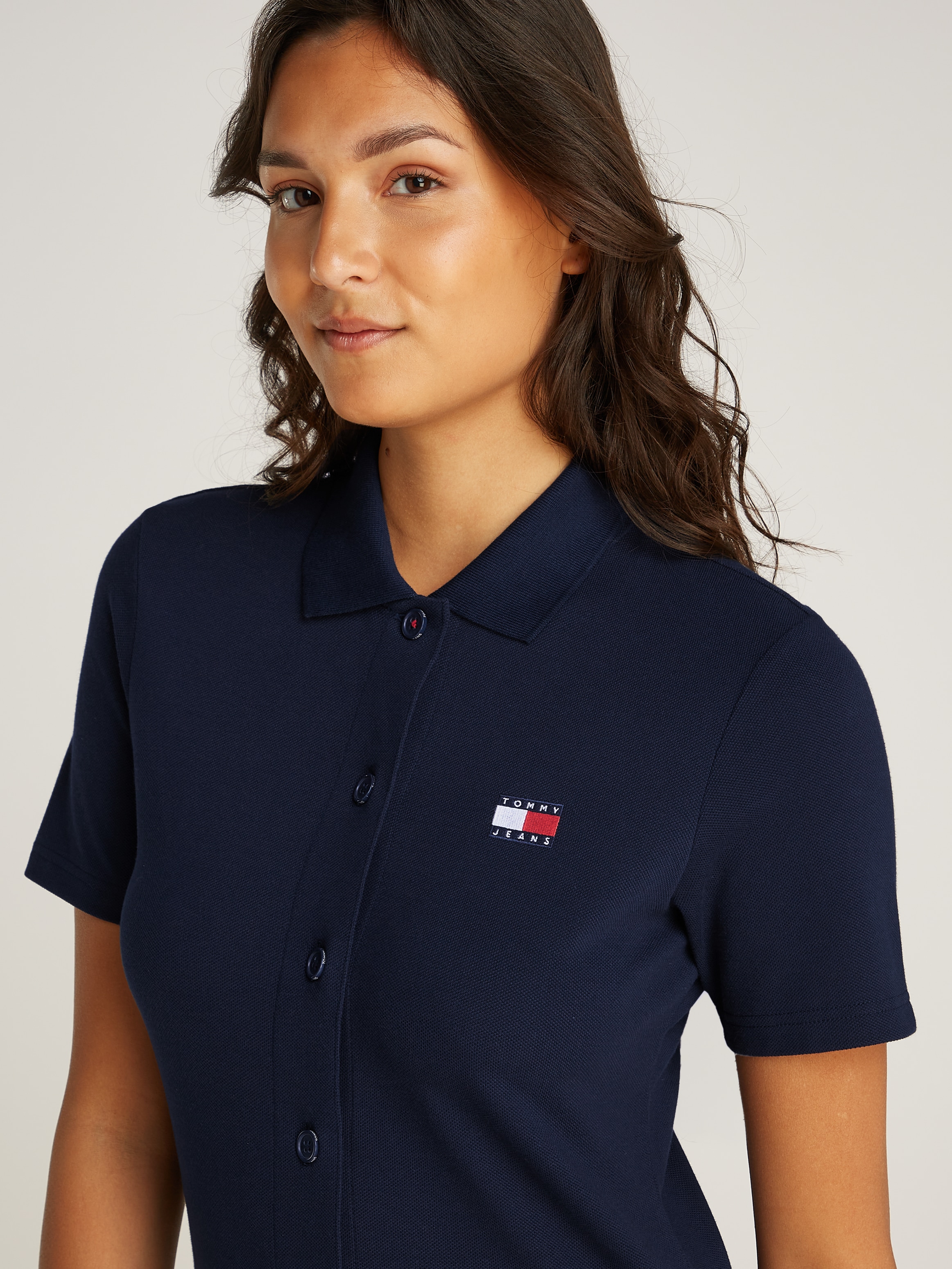 Tommy Jeans Polokleid »TJW BADGE PIQUE POLO DRESS«, mit Logo-Badge