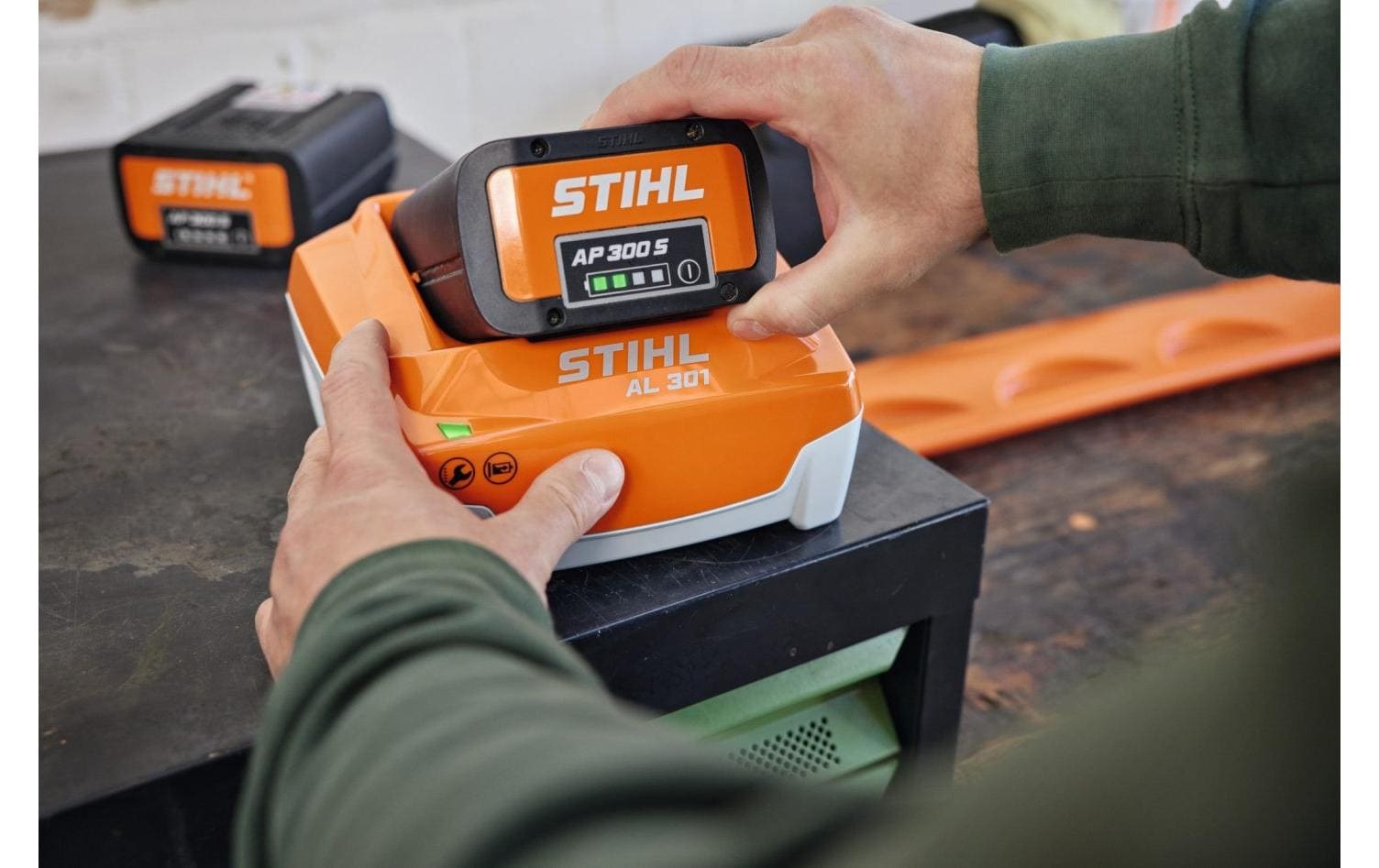 Image of Stihl Batterie-Ladegerät "Stihl AL 301"