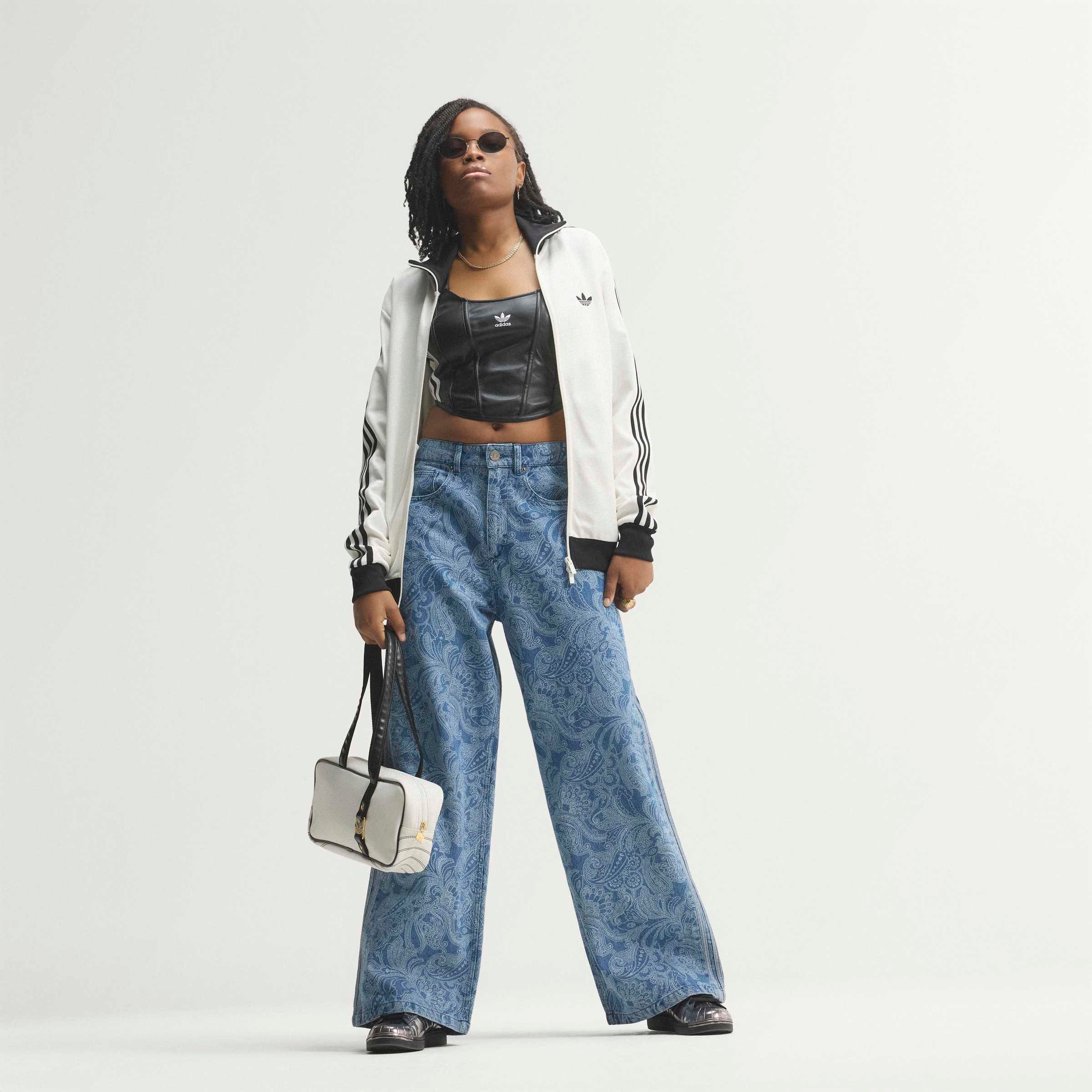 adidas Originals Pantalon de sport »ADIDAS LIBERTY LONDON FIREBIRD MID RISE, GERADES BEIN«  partie d'une collaboration exclusive avec Liberty London, en coton