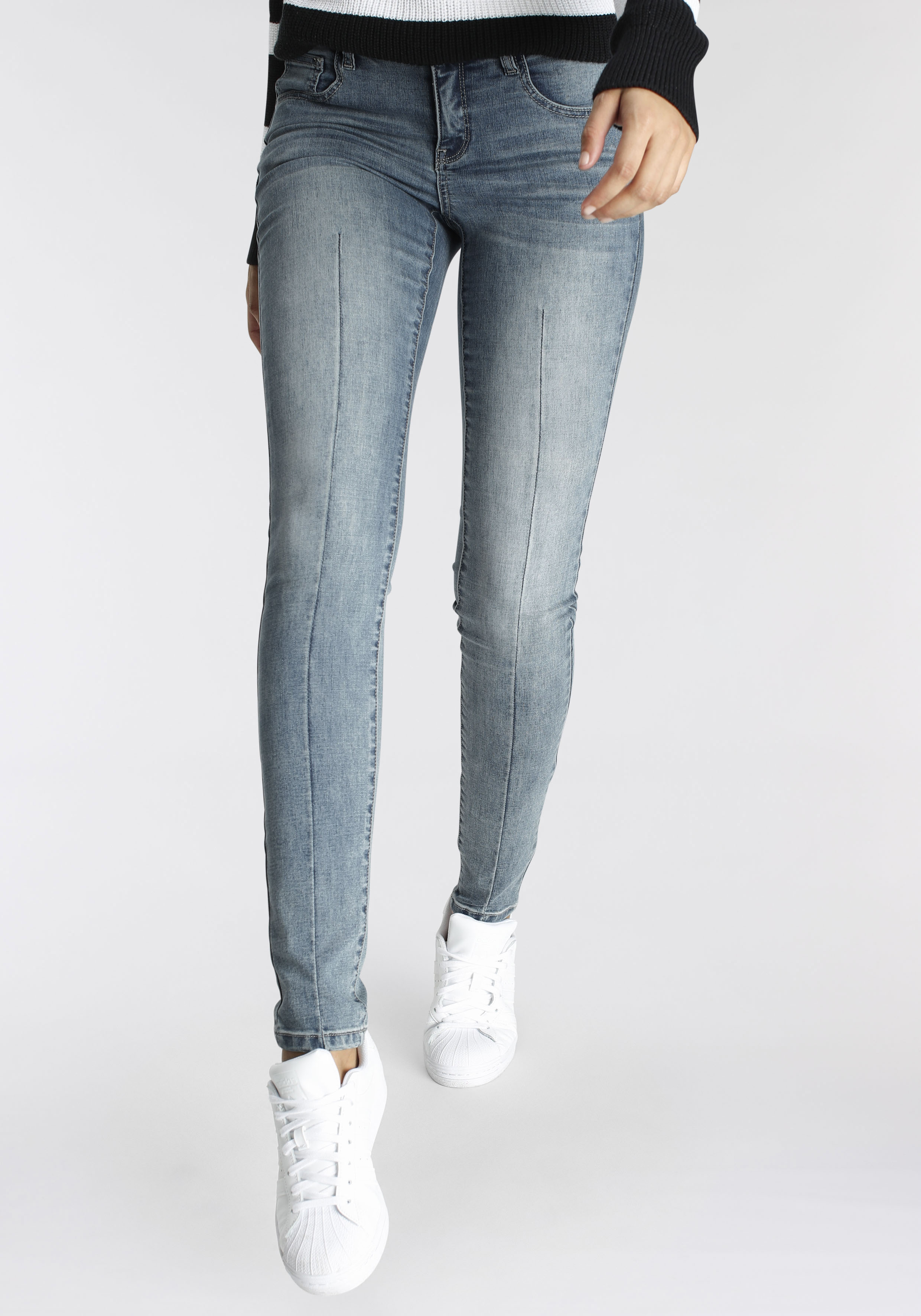 Arizona Skinny-fit-Jeans »Ultra-Stretch, sehr bequem, gut zu kombinieren«, Mid Waist high performance stretch Denim normale Leibhöhe figurbetont im Sale-Arizona 1