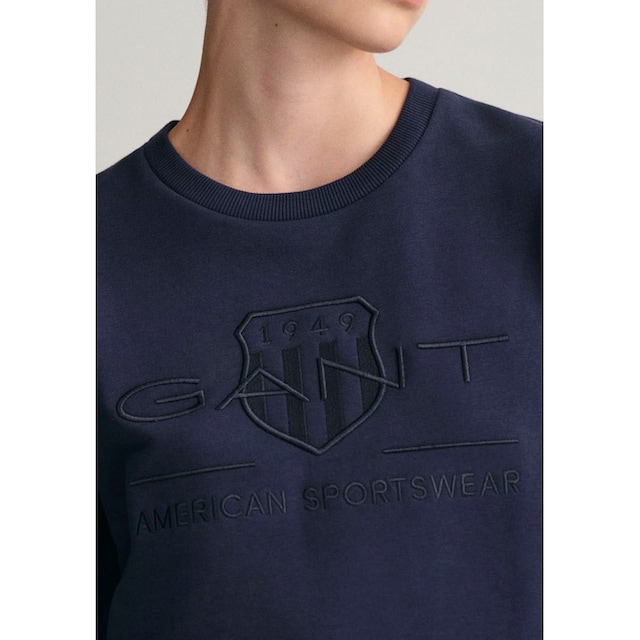 ♕ Gant Sweatshirt »REG TONAL SHIELD C-NECK SWEAT«, mit glänzendem Archive  Shield-Emblem auf der Brust versandkostenfrei kaufen