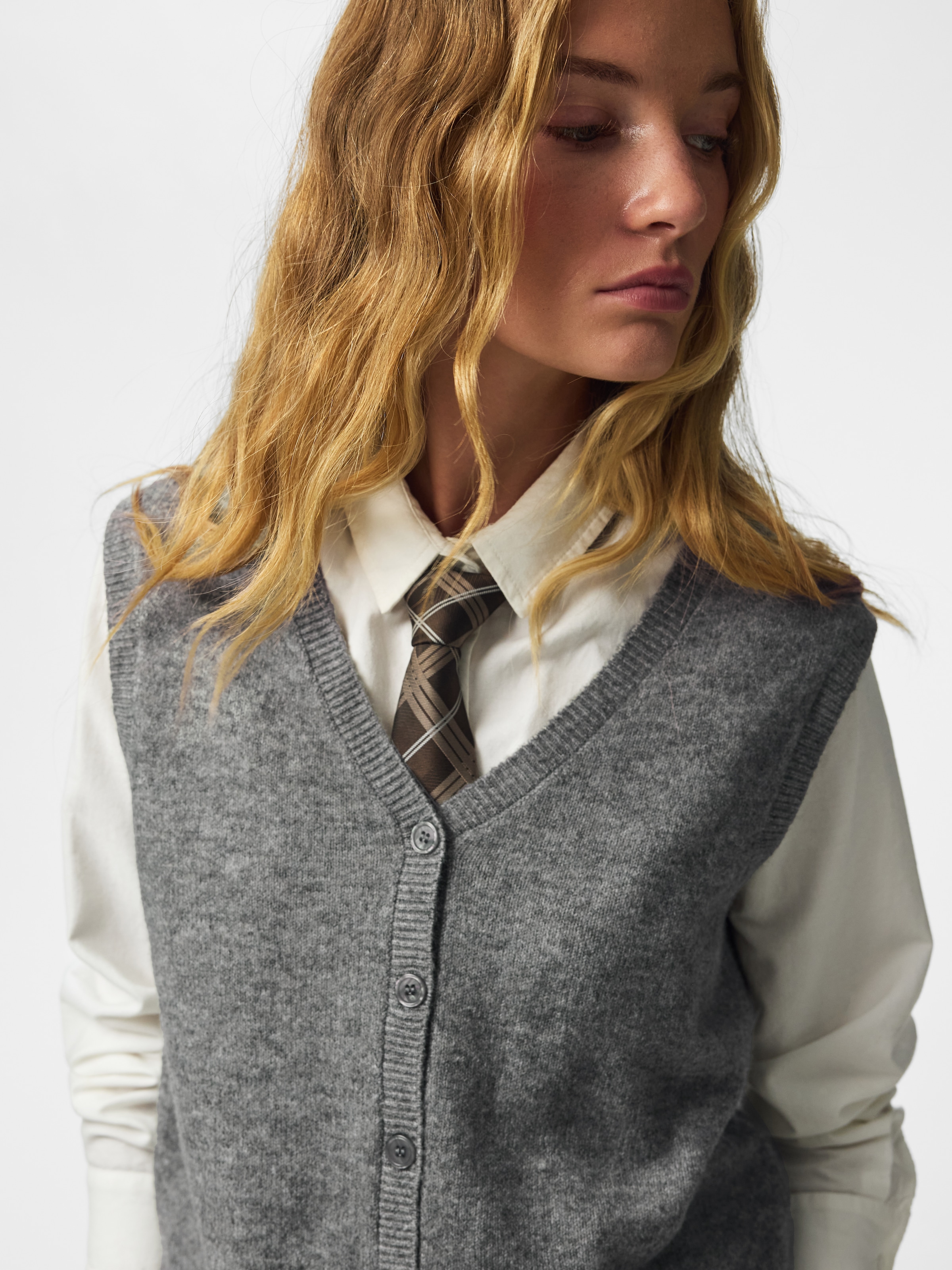 pieces Gilet tricoté »PCSALLY SL V-NECK KNIT VEST NOOS BC« mélange de matériaux