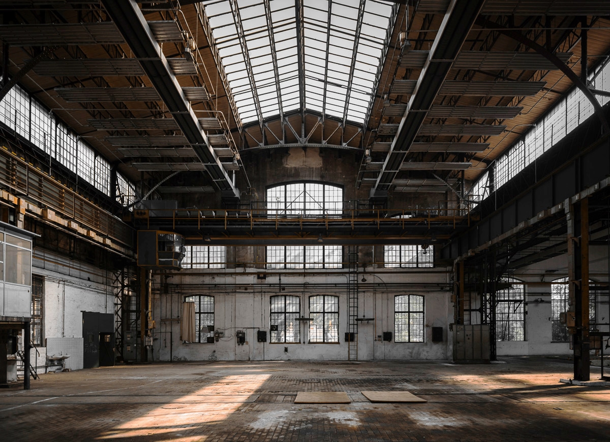 Image of Papermoon Fototapete "LEERE FABRIKHALLE-VERLASSENER ORT VINTAGE WANDTAPETE"