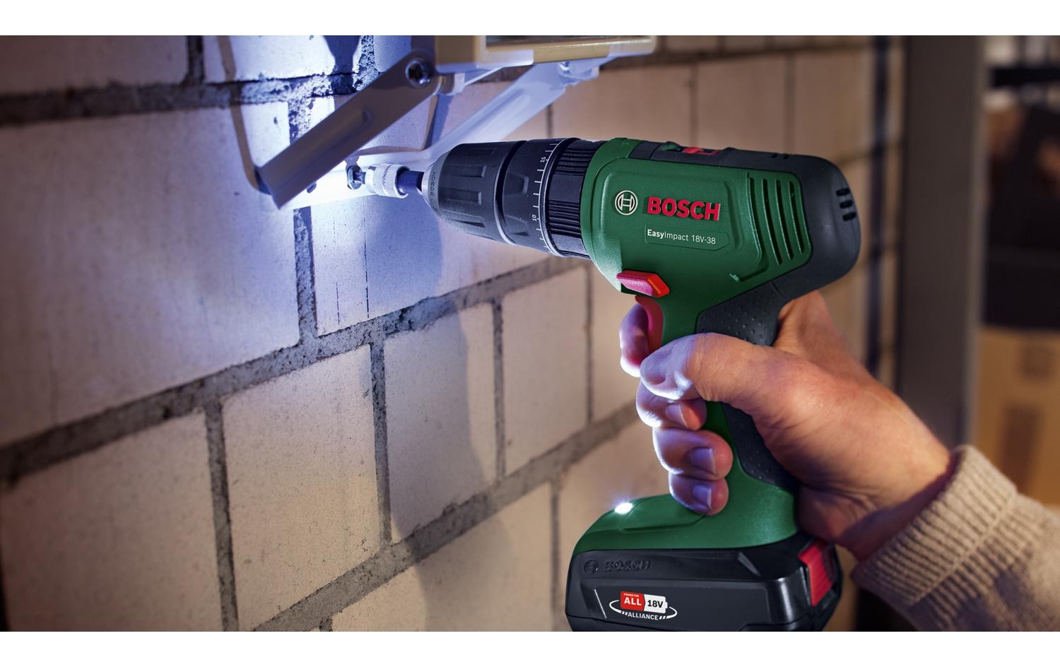 BOSCH Akku-Schlagbohrschrauber »EasyImpact 18V-38, mit 1 x 2,5Ah Batterie & Ladegerät im Koffer« Kompaktester und leichtester seiner Art