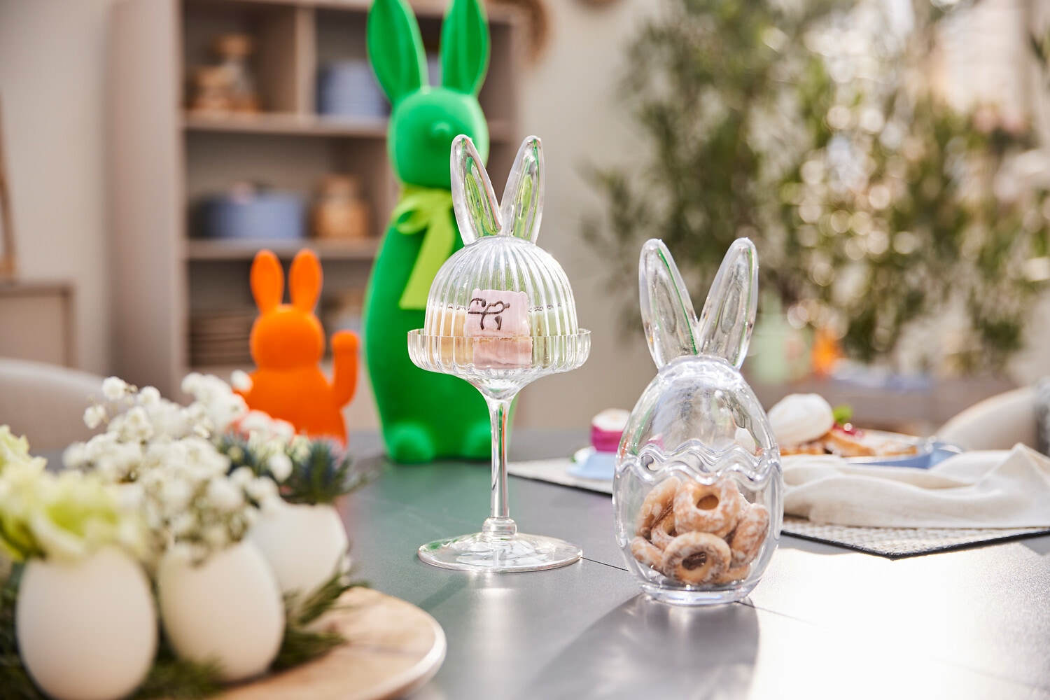 AM Design Dekofigur »Glas Etagere mit Hasenmotiv« mit Glashaube auf Fuss, bestehend aus 2 Teilen