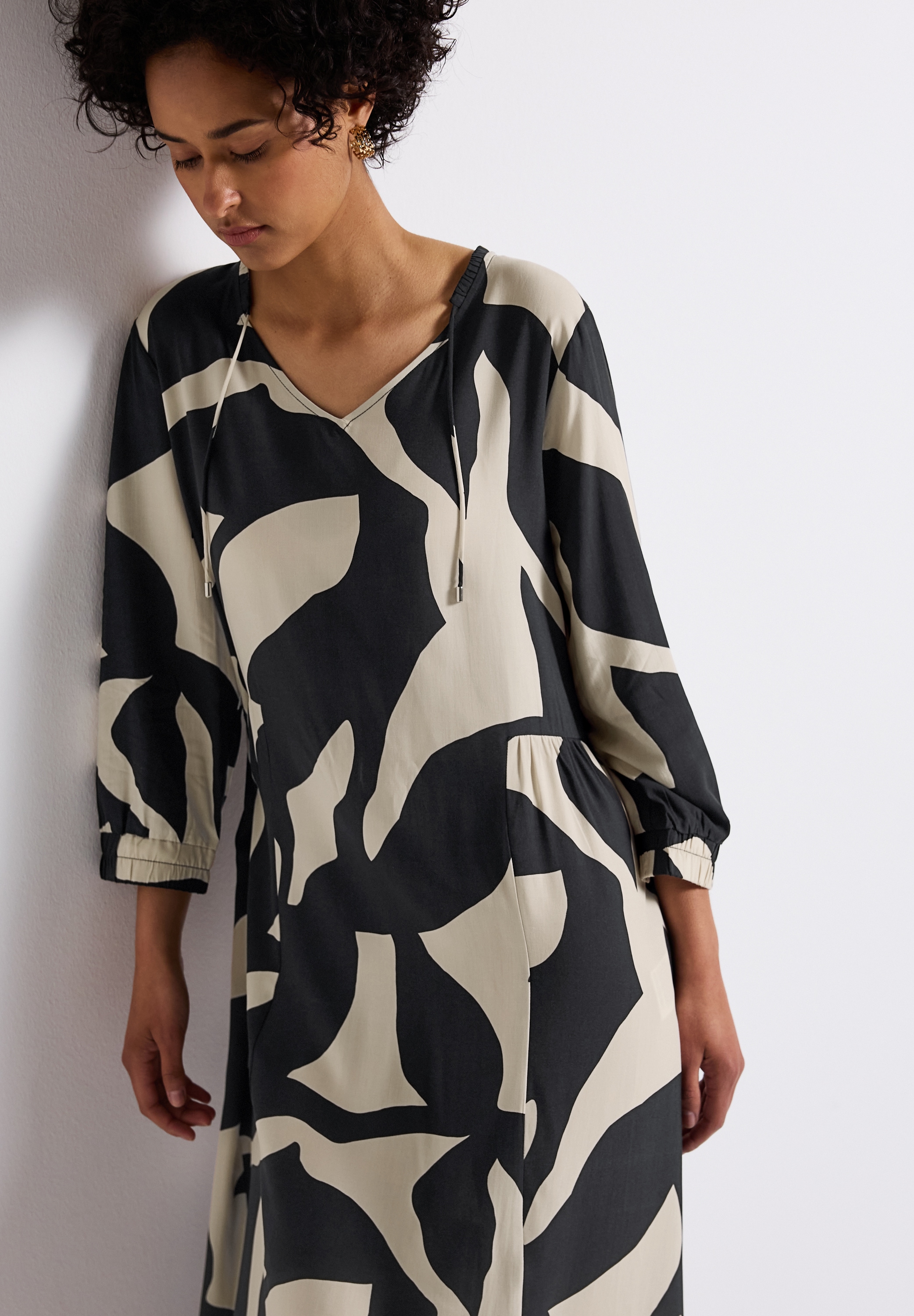 STREET ONE Midikleid, mit grafischem Muster und 3/4 -Arm