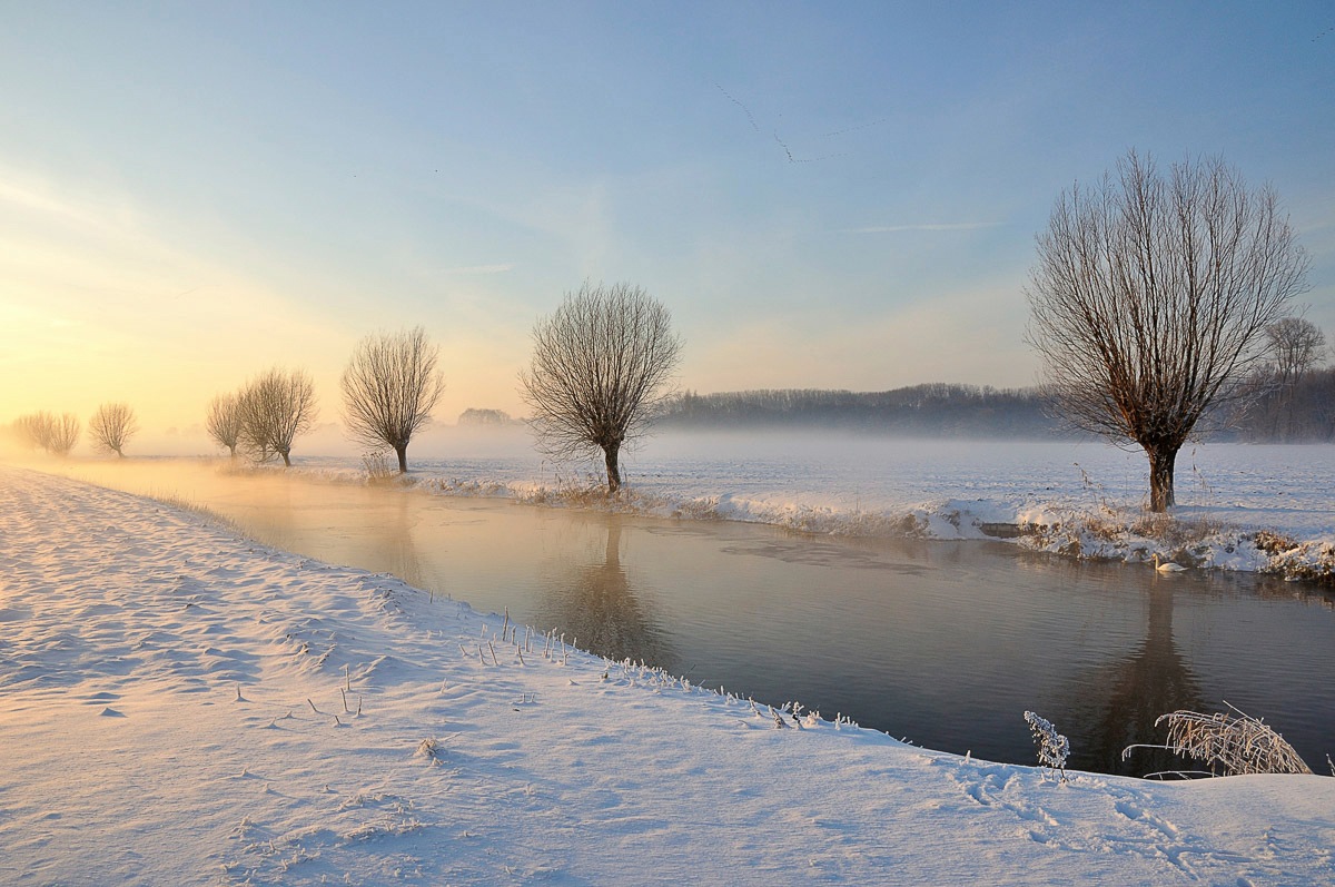 Image of Papermoon Fototapete "Fluss in Winterlandschaft"