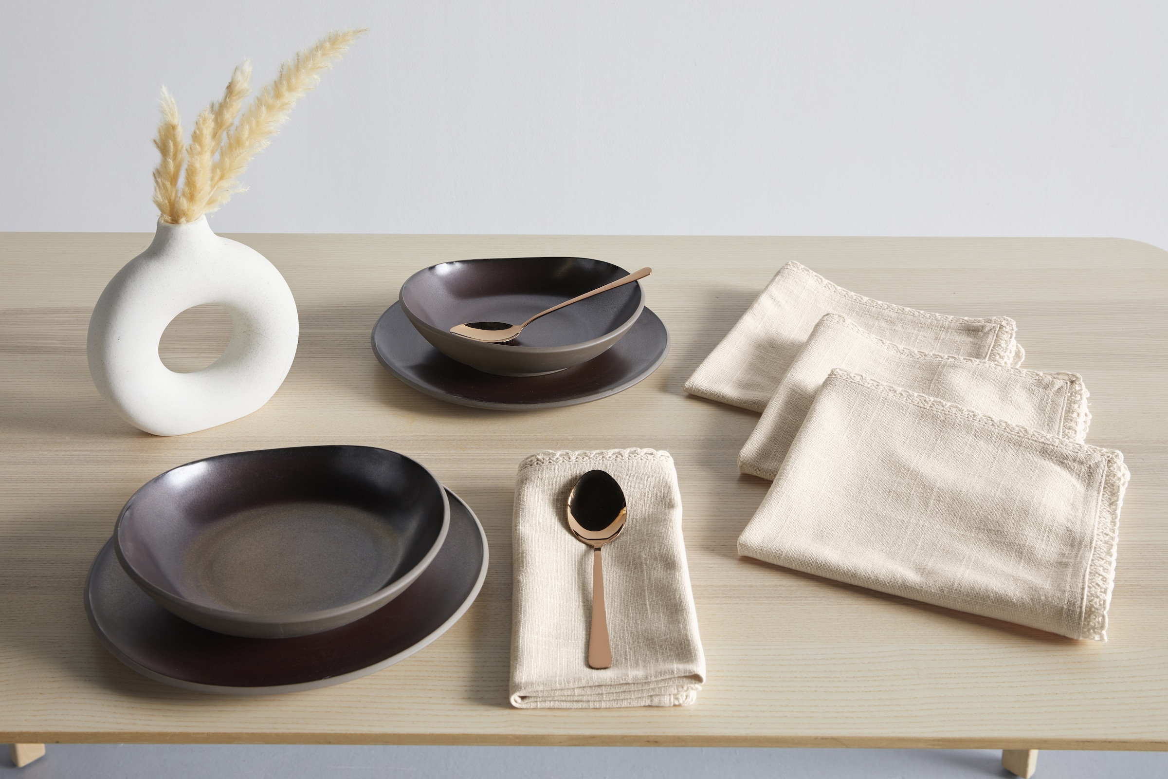 GOODproduct Stoffserviette »Elyna« uni, mit schöner Spitze, weiche Haptik, 45x45 cm, Leinenoptik