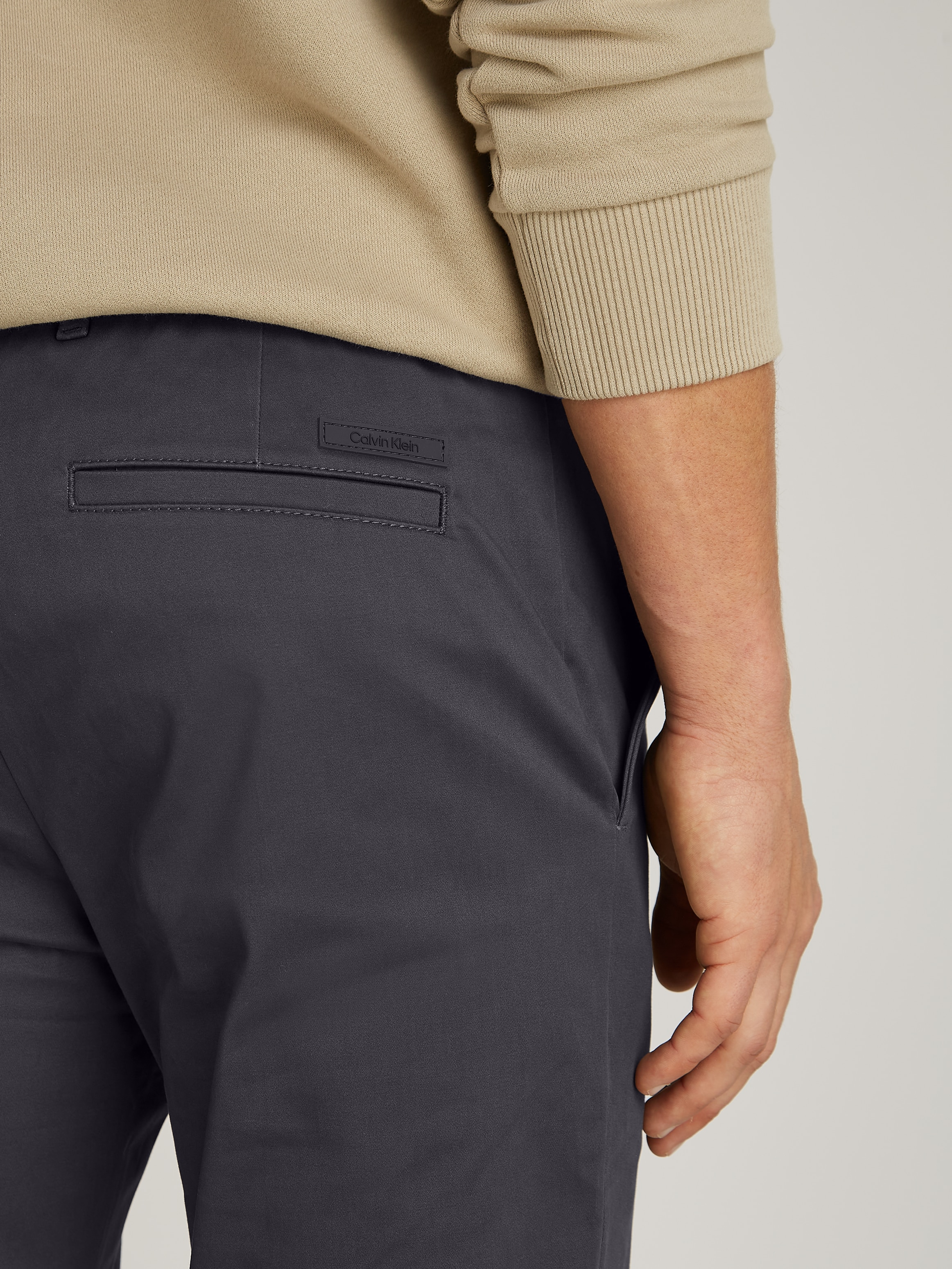 Calvin Klein Chinohose »SATEEN STRETCH TAPERED«, mit Logoprägung