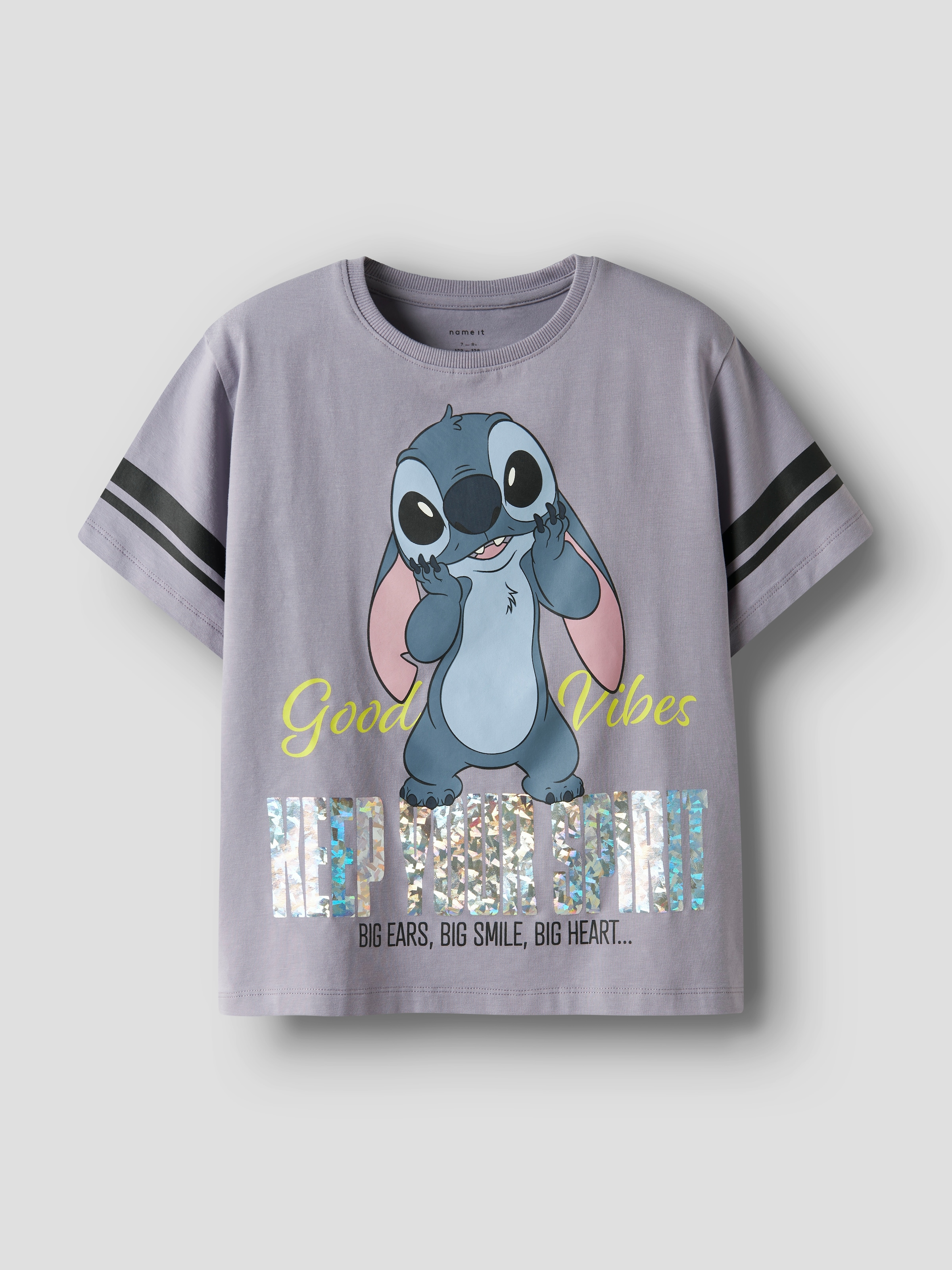 Name It T-shirt »NKFDYMI STITCH SS NREG TOP BOX NOOS WDI« avec superbe impression pailletée
