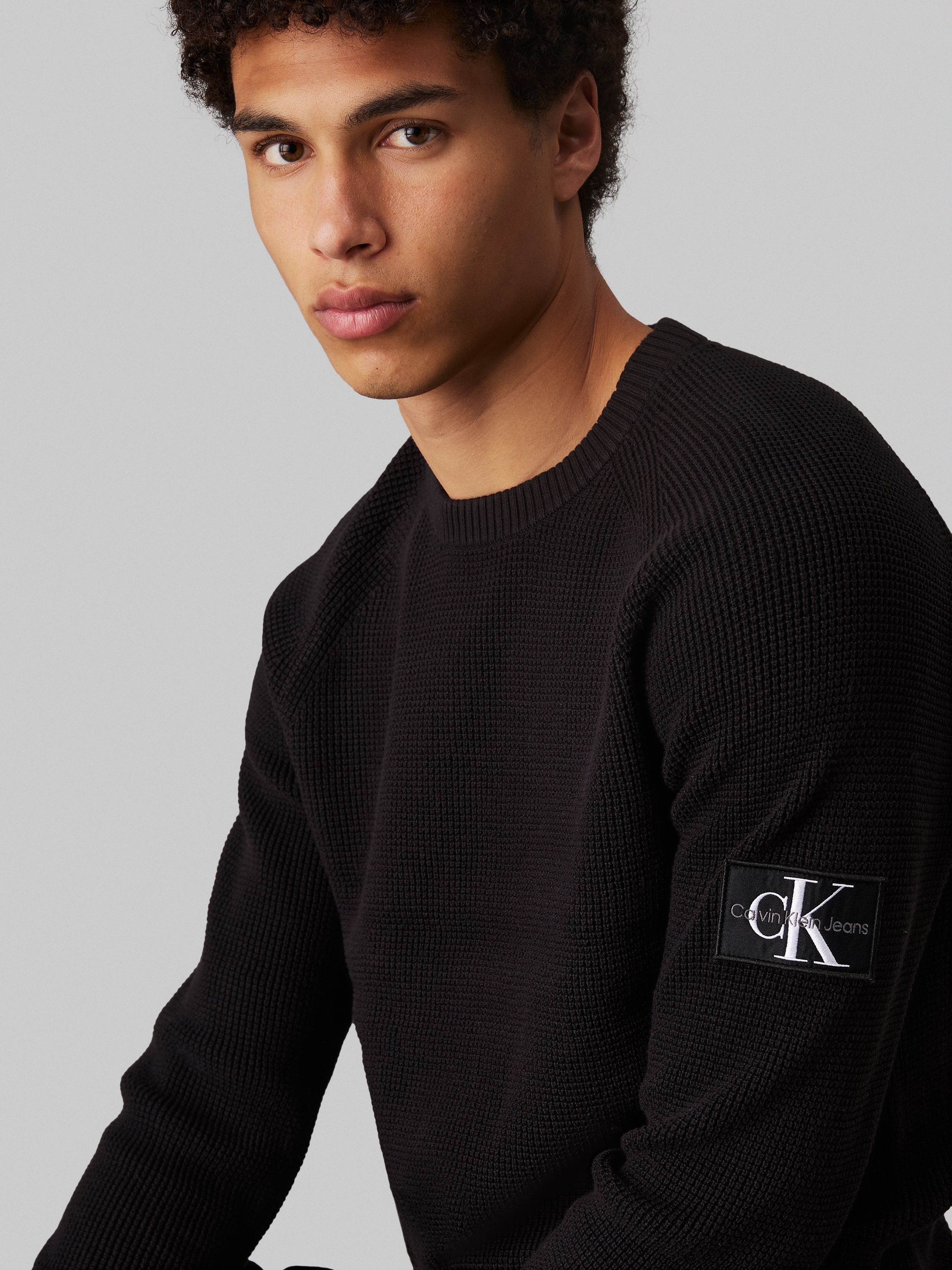 Calvin Klein Jeans Rundhalspullover »BADGE EASY SWEATER«, mit Logopatch