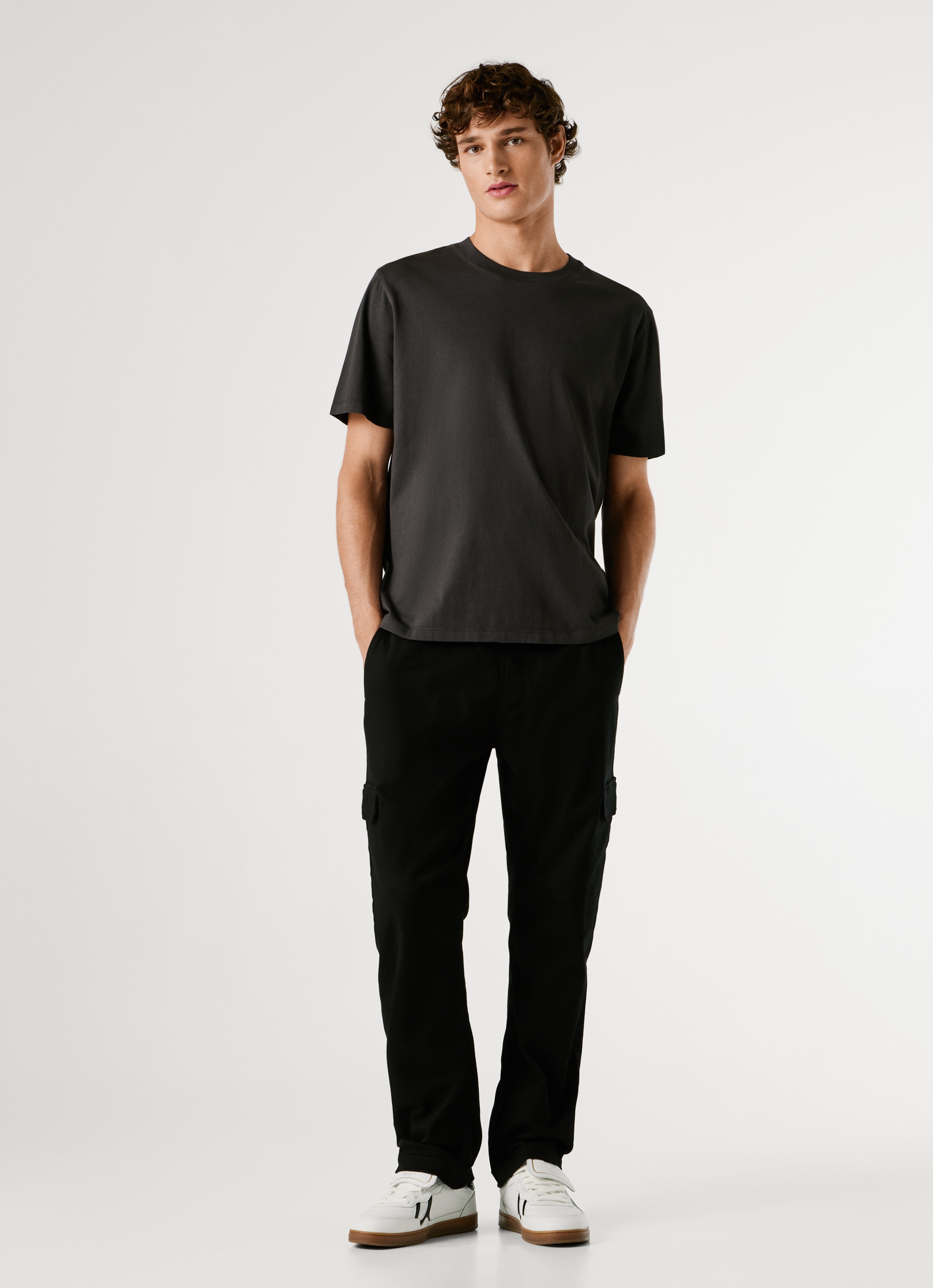 Pepe Jeans T-shirt »JACKO« mit kleinem Ton-in-Ton Logoschriftzug