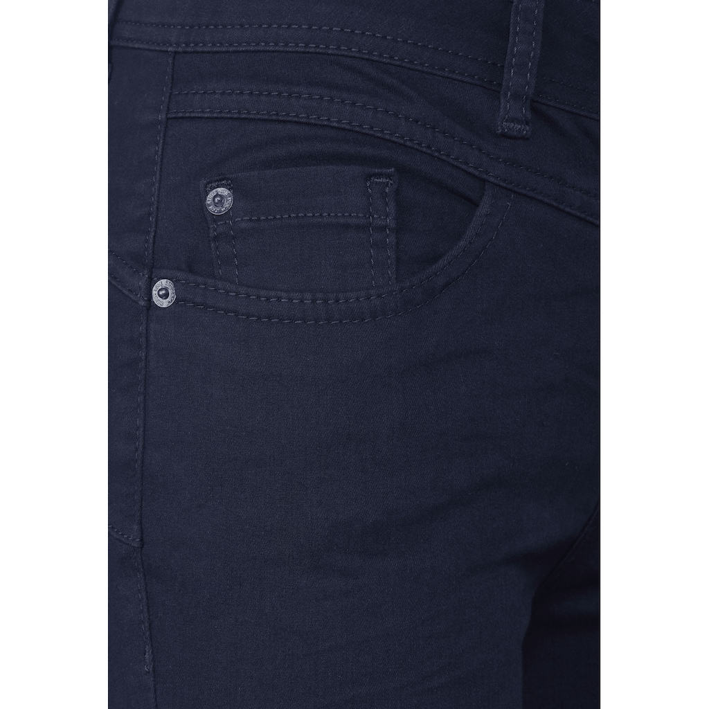 STREET ONE Bootcut-Jeans, in dunkelblauer Waschung