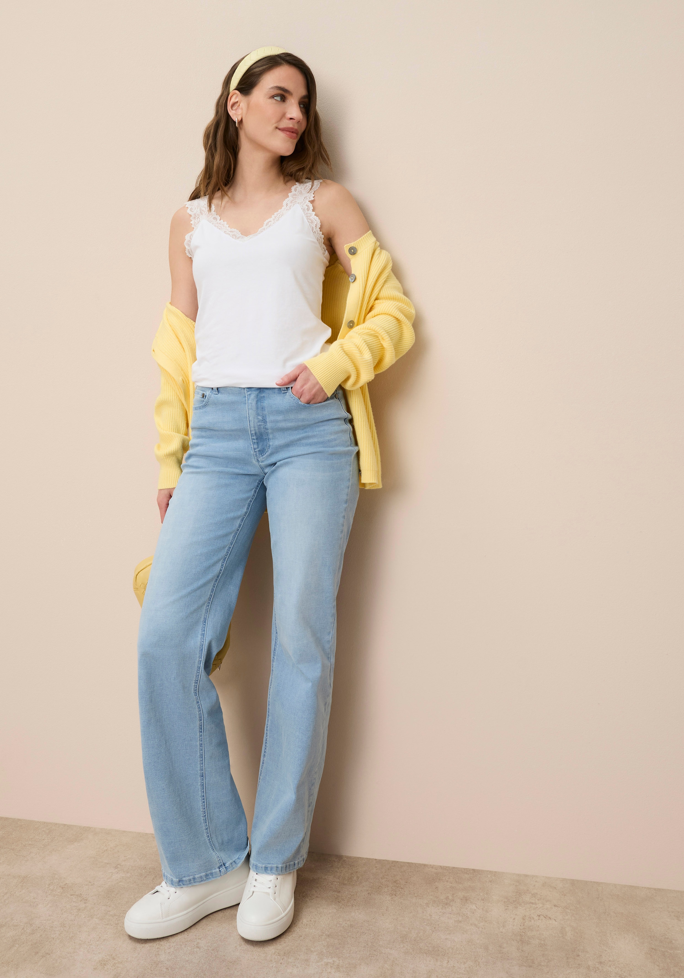 Tamaris Top en dentelle mit femininen V-Ausschnitt, figurbetont