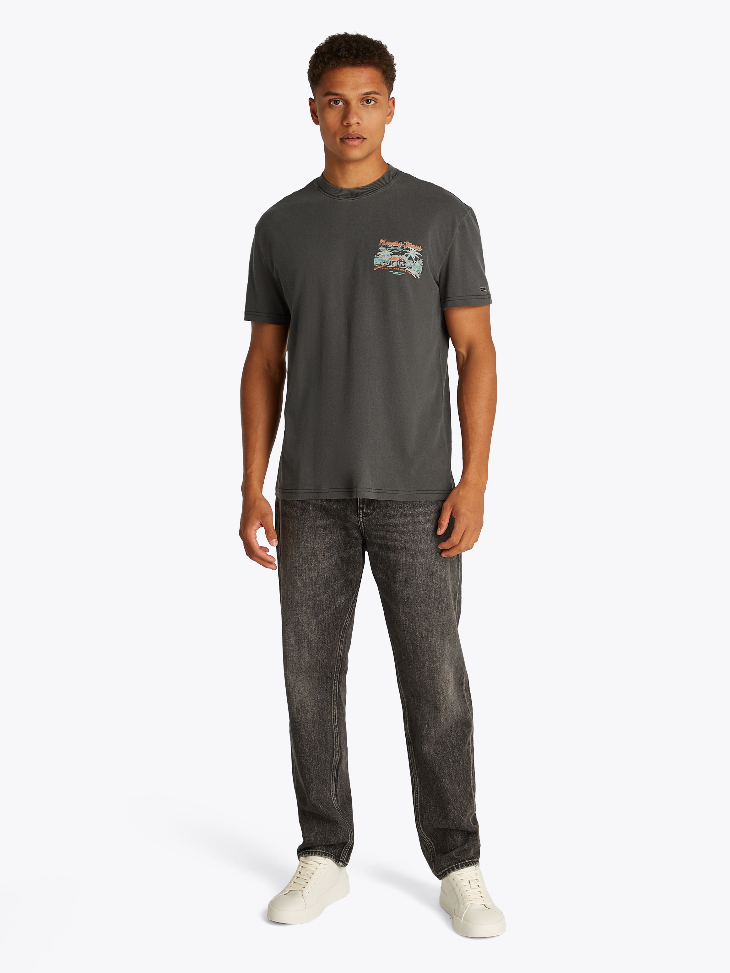 Tommy Jeans T-Shirt »TJM REG CABANA SS TEE EXT«, mit grossem Rückenprint Backprint Washed Out