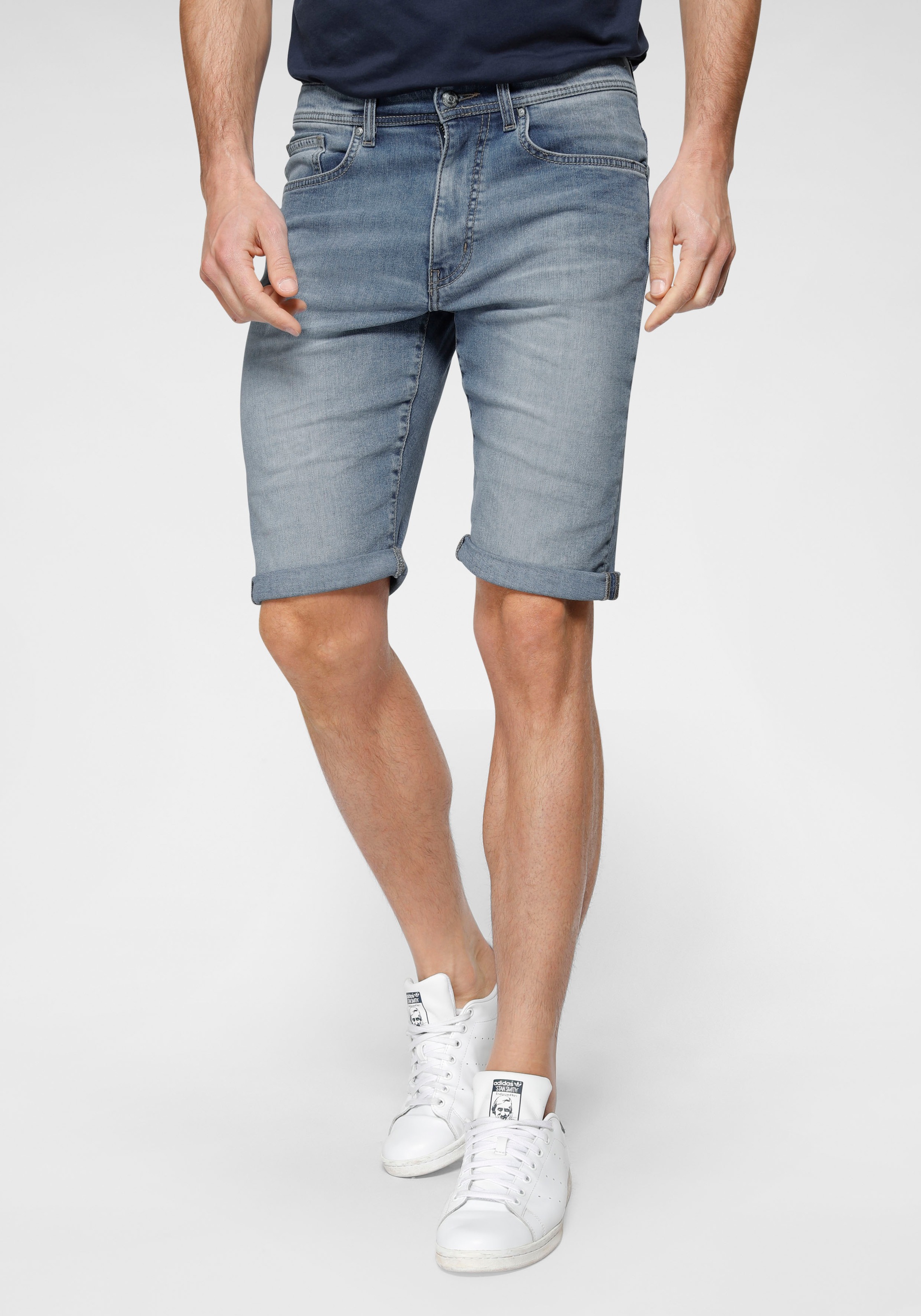 Image of TOM TAILOR Polo Team Jeansshorts, mit kleiner Stickerei bei Ackermann Versand Schweiz